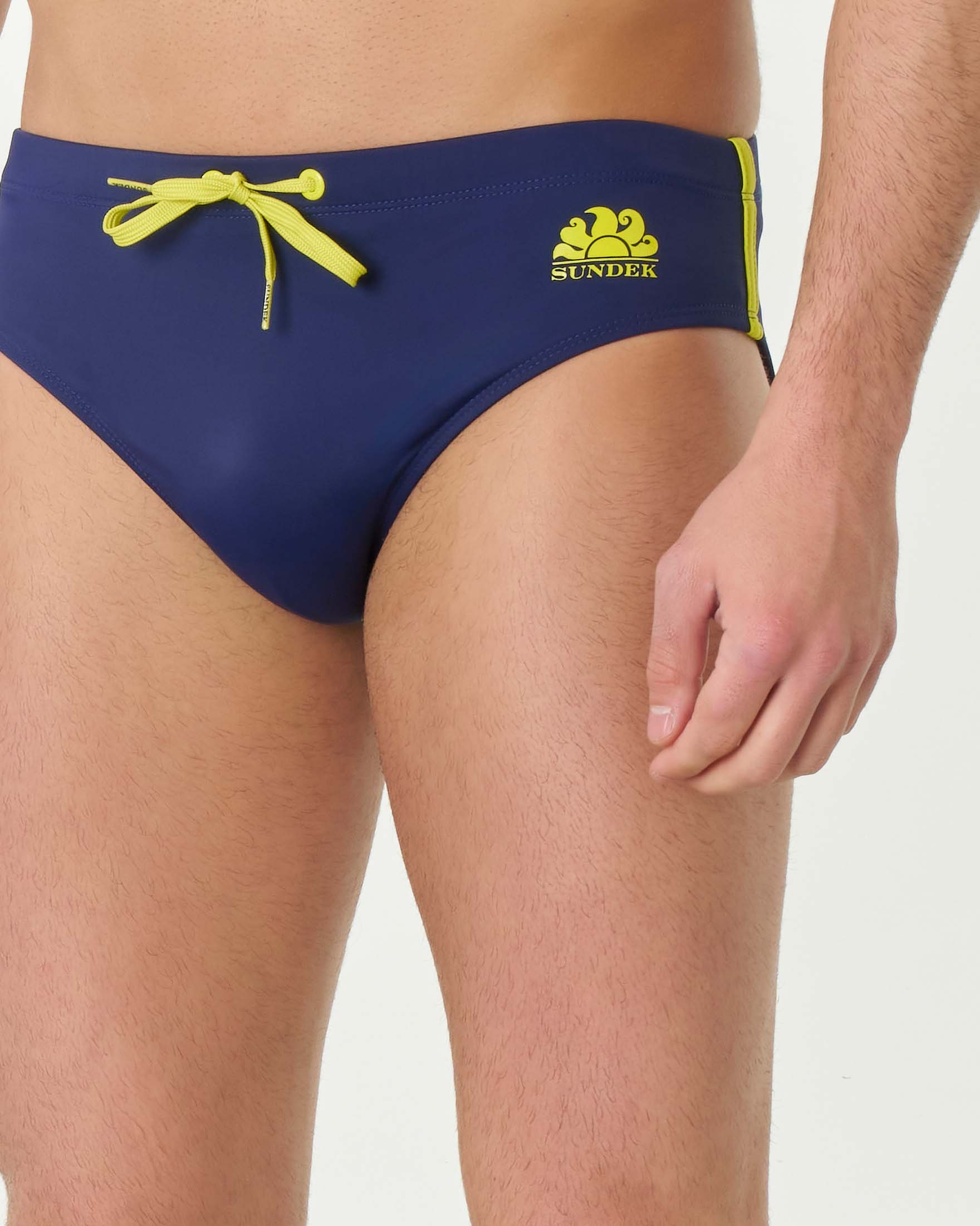 Slip mare blu con piccola banda gialla in tessuto tecnico stretch image