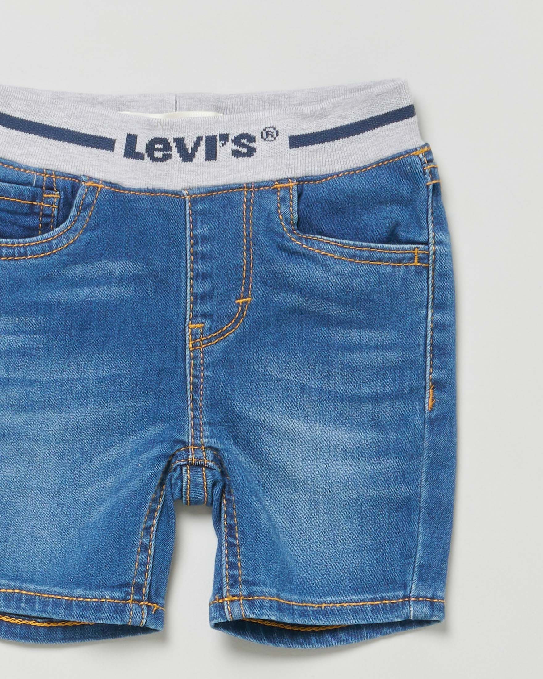 Bermuda in denim di cotone stretch a lavaggio medio con fascia elastica grigia logata 