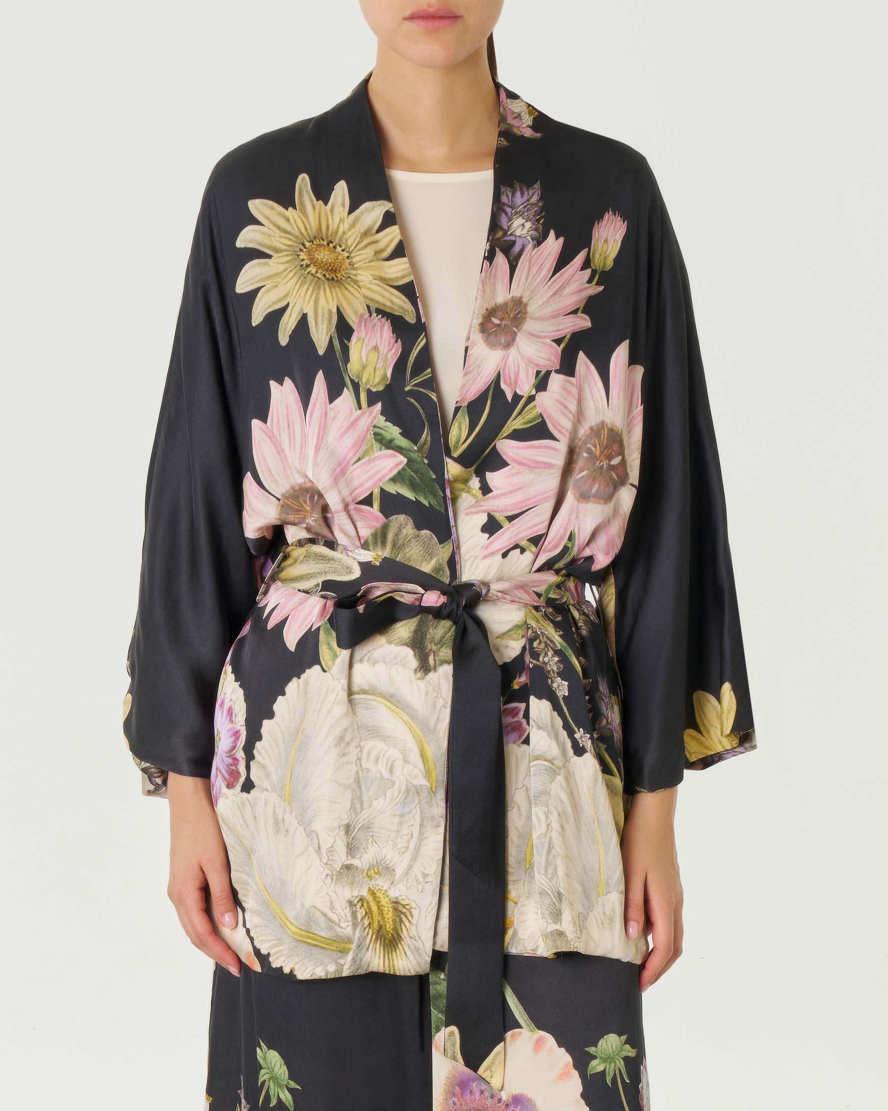 Kimono lungo Daisy nero in tessuto satin e chiusura con cintura