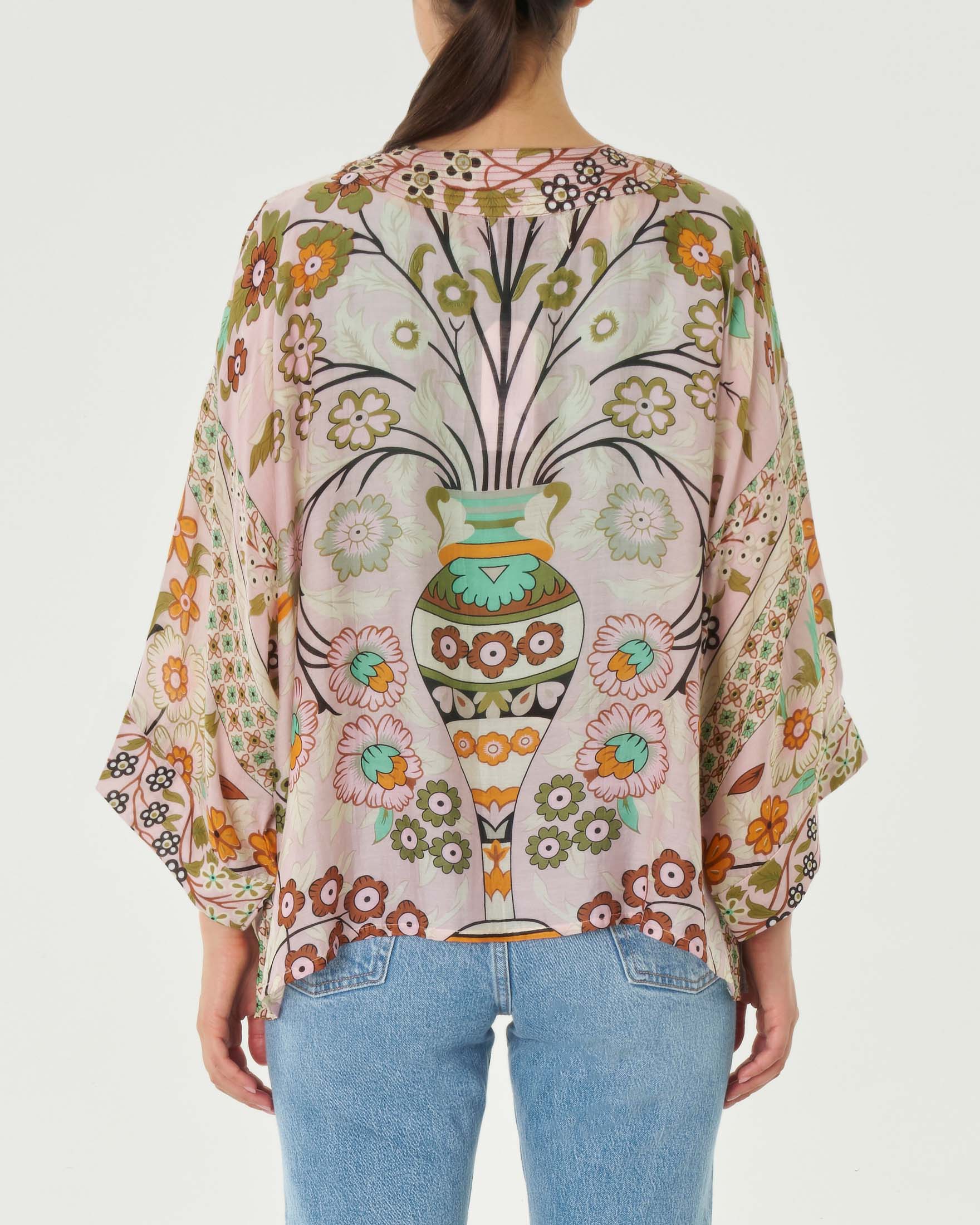 Kimono corto rosa chiaro a fantasia floreale arancio beige e verde acqua in cupro e modal