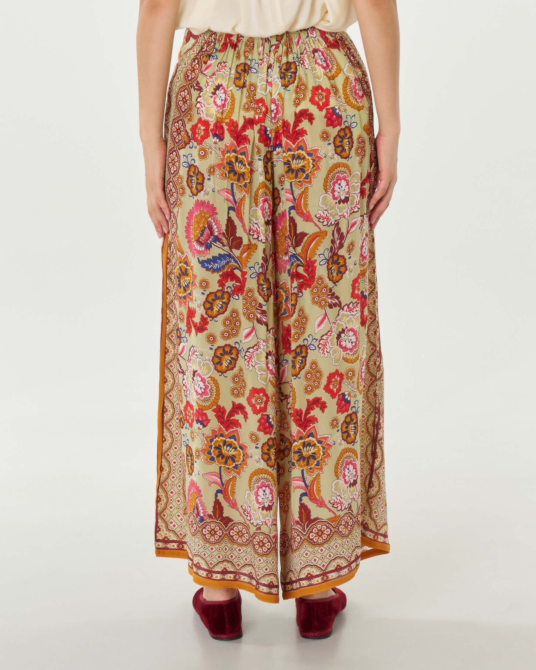 Pantaloni palazzo verde chiaro a fantasia floreale d'ispirazione