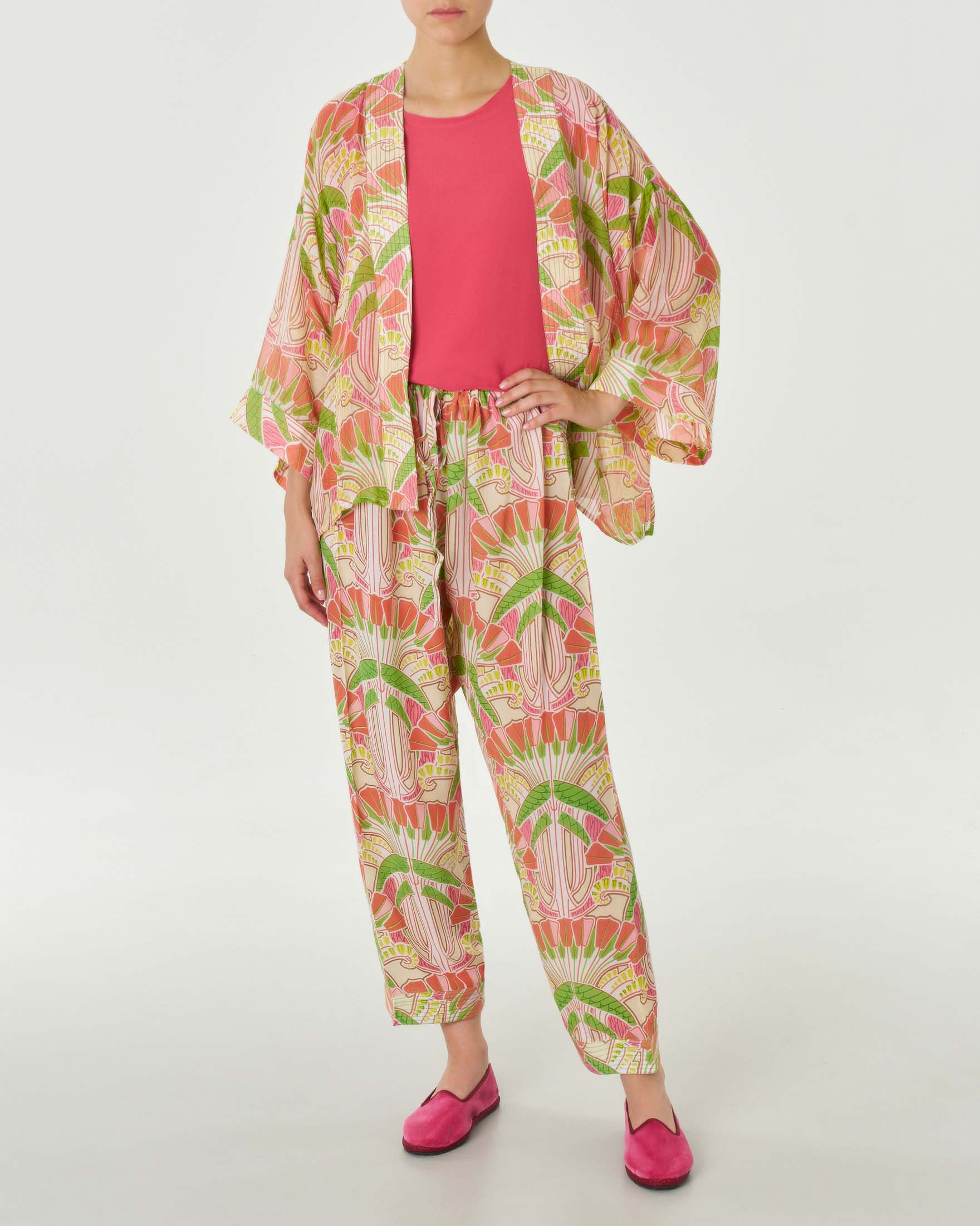 Pantaloni ampi in viscosa a fantasia art deco gialla rosa verde e corallo con coulisse in vita image