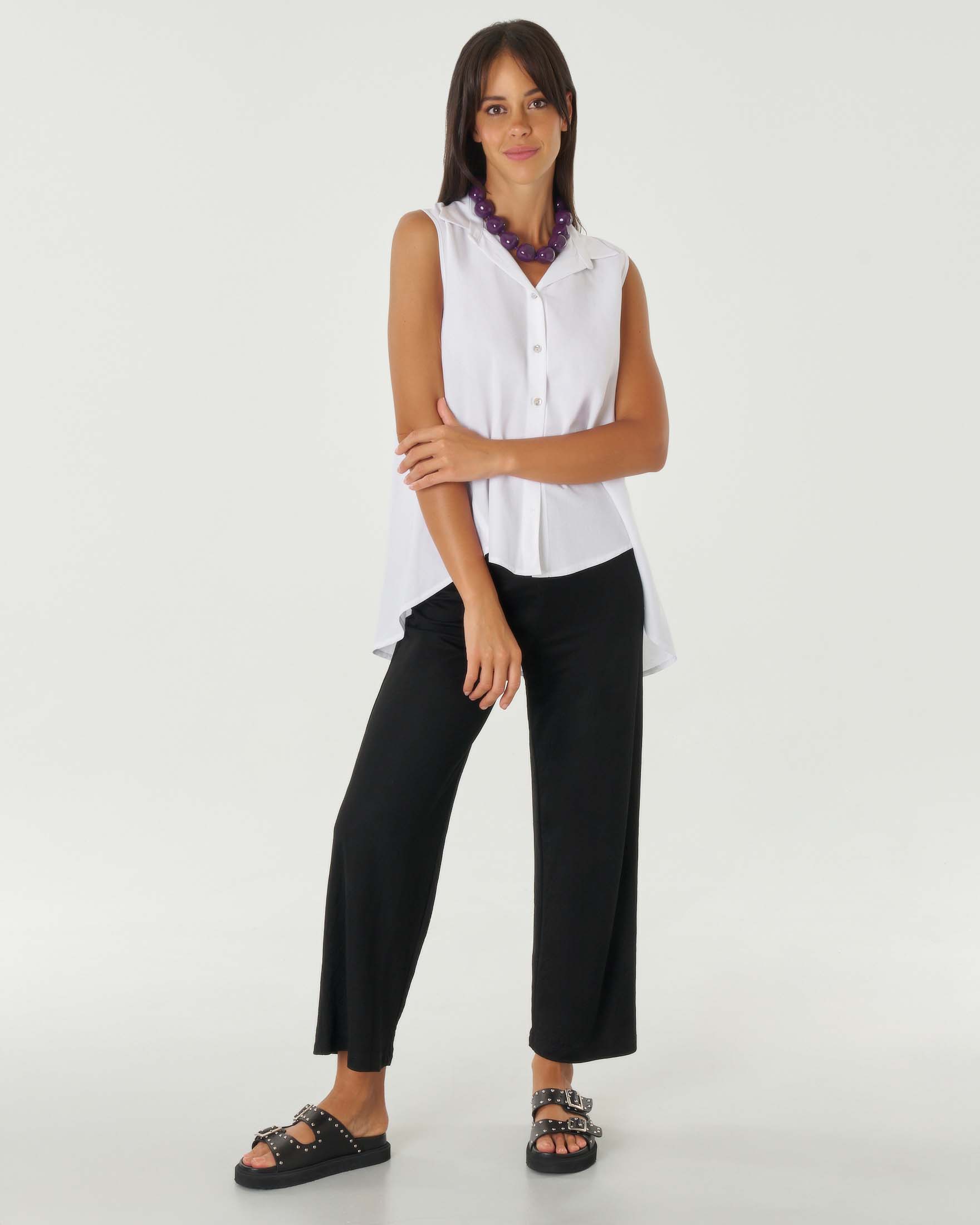 Pantaloni cropped neri dalla linea ampia e dritta in viscosa con elastico inserito in vita
