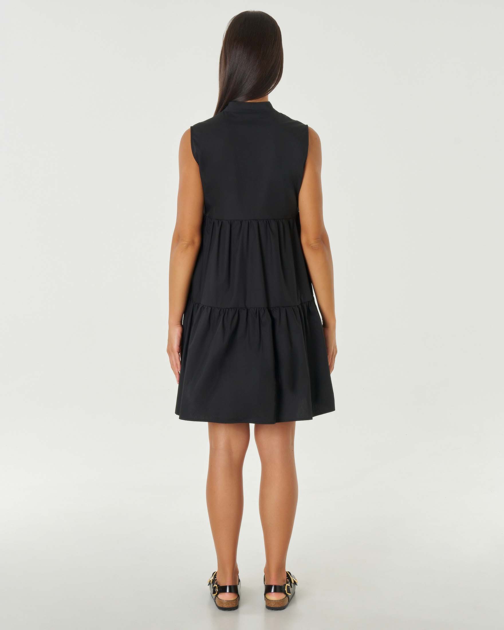 Abito corto nero smanicato in popeline con colletto alla coreana e