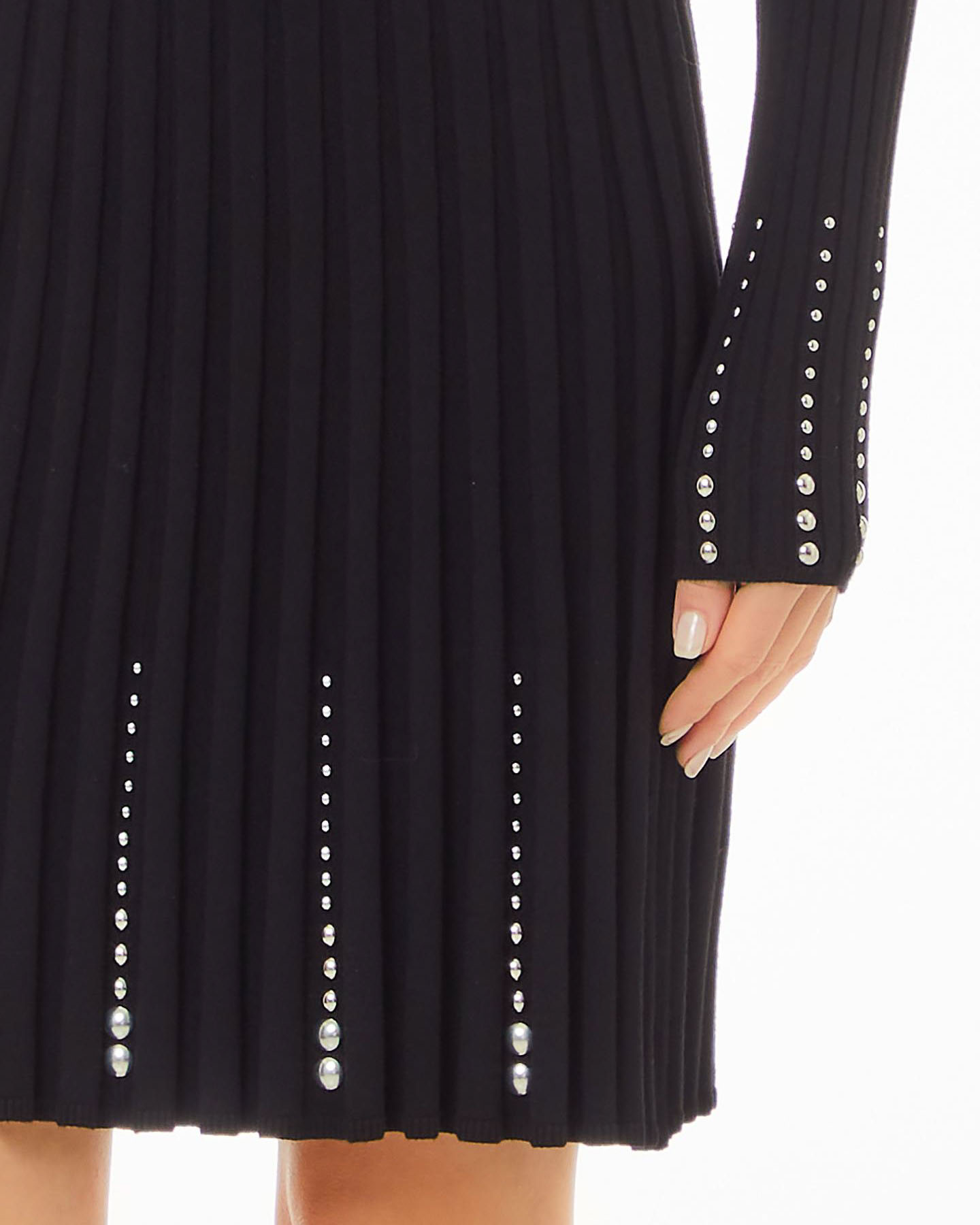 Abito corto nero in maglia a coste con cut-out e trecce sullo scollo e gonna plissé con strass applicati image