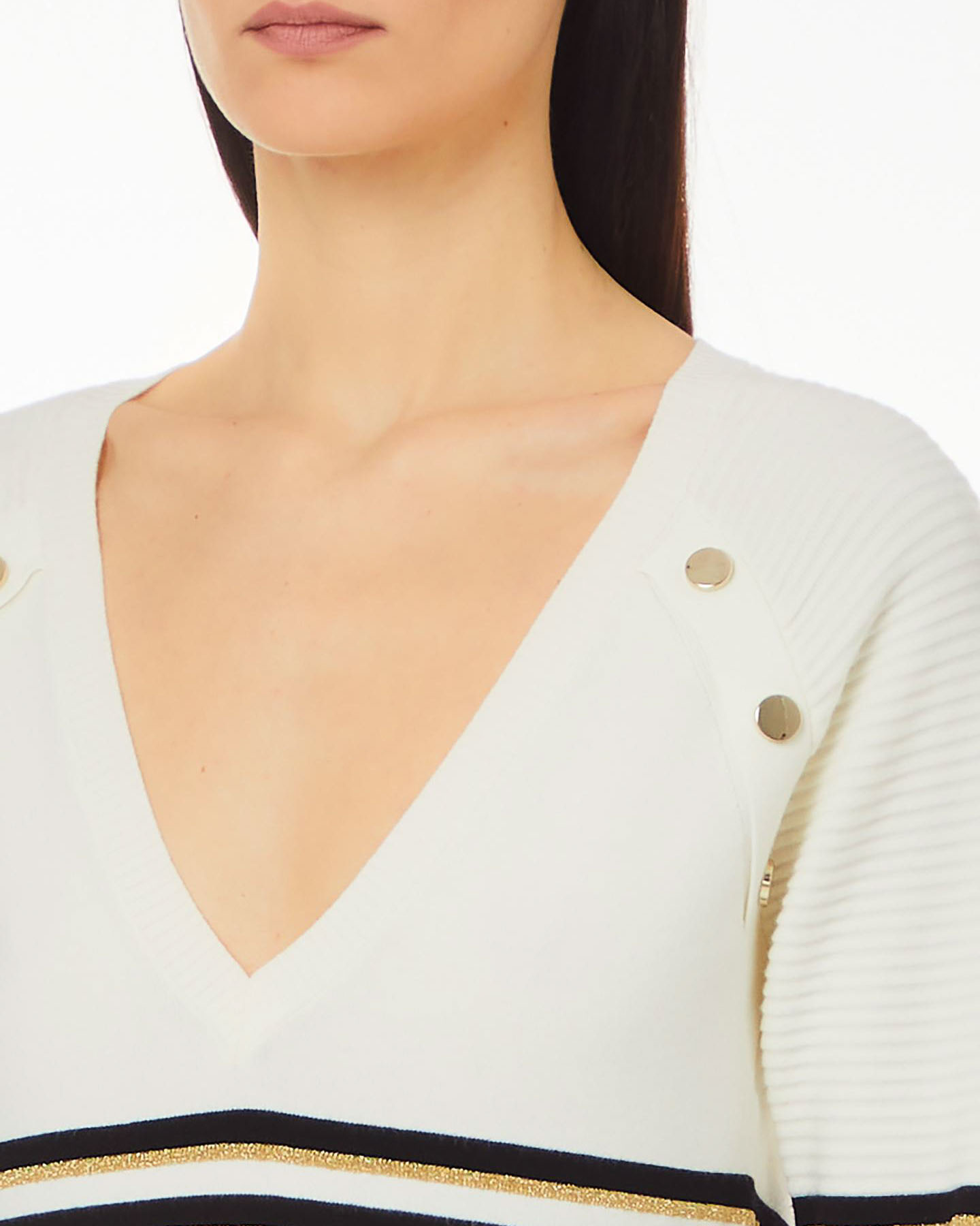 Maglia bianca a righe nere in misto viscosa con scollo a V con bottoni dorati a specchio image