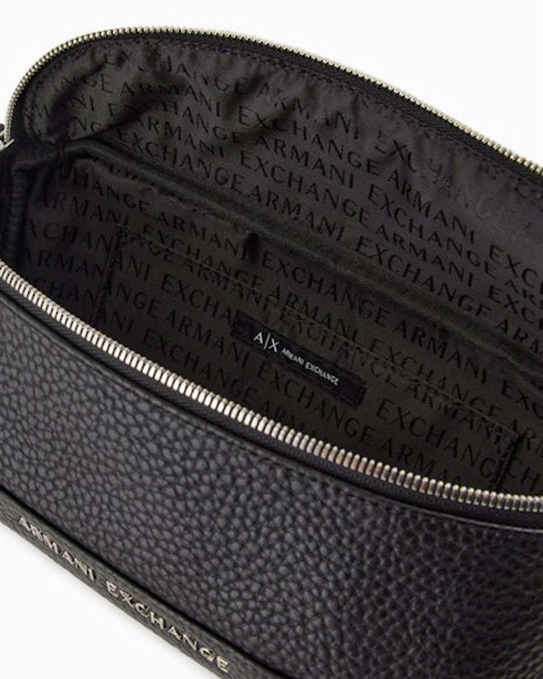 Marsupio Armani Exchange nero in similpelle martellata con logo scritta in metallo