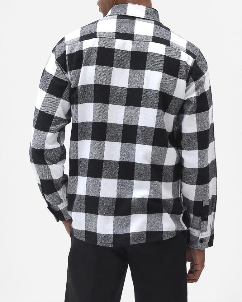 Camicia bianca e nera in flanella di cotone a fantasia buffalo check con tasche applicate