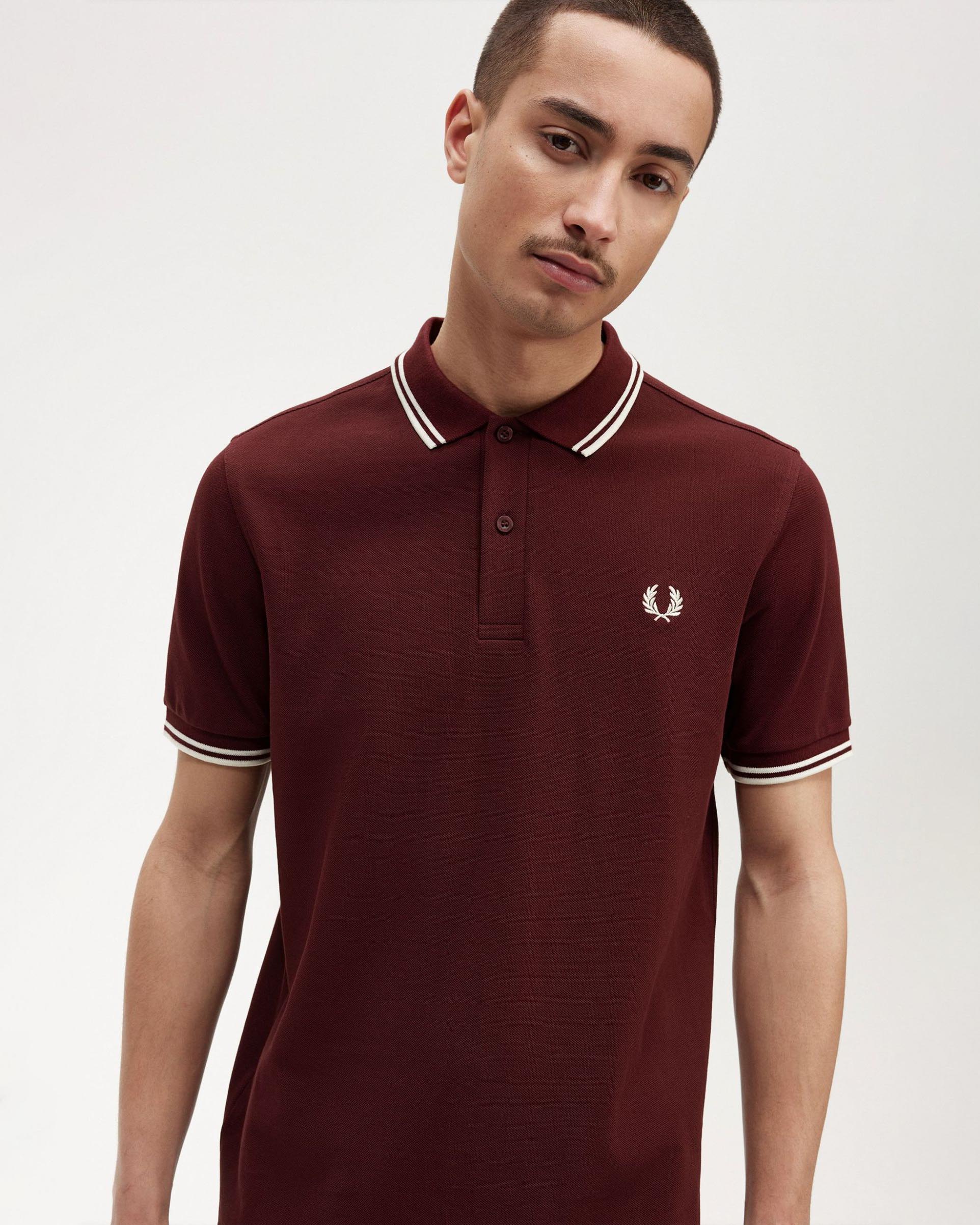 Polo Fred Perry bordeaux mezza manica con bordino bianco image