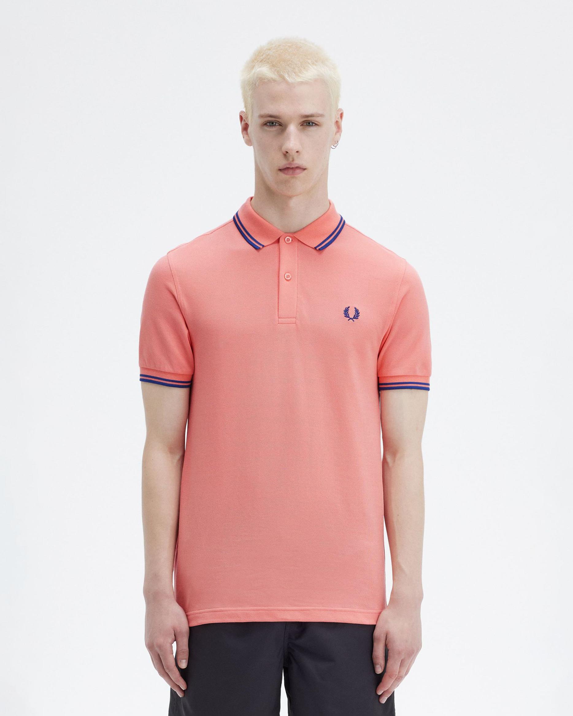Polo corallo mezza manica con bordino blu royal