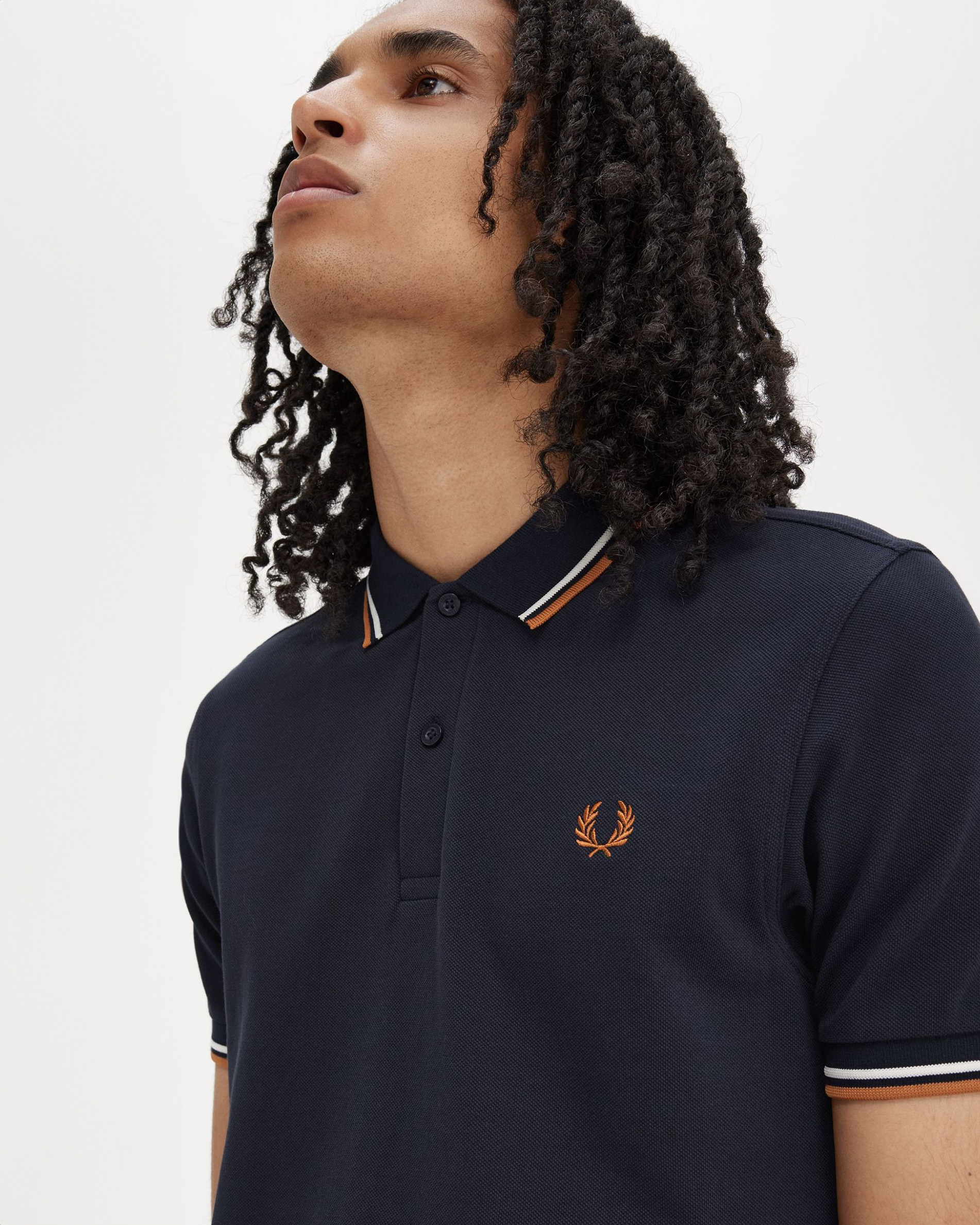 Polo blu mezza manica con bordino bianco e caramello image