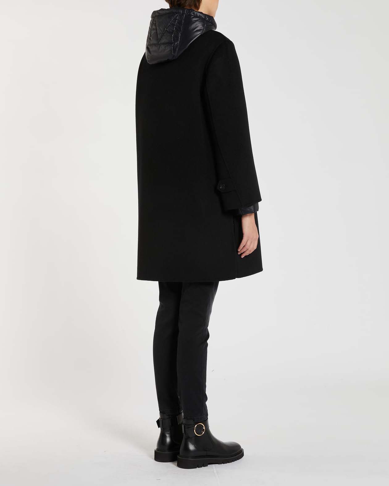 Cappotto nero in lana reversibile in piumino trapuntato con cappuccio