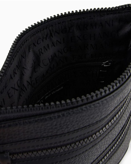Borsa piatta Armani Exchange nera in similpelle martellata