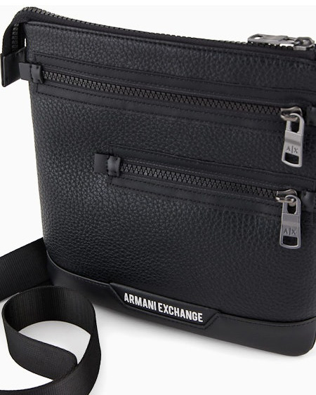 Borsa piatta Armani Exchange nera in similpelle martellata