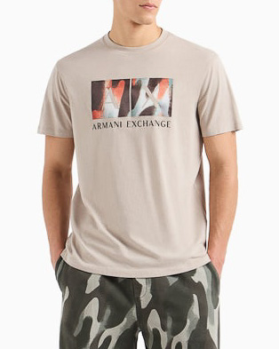 T-shirt beige mezza manica con tab logo in fantasia astratta multicolor