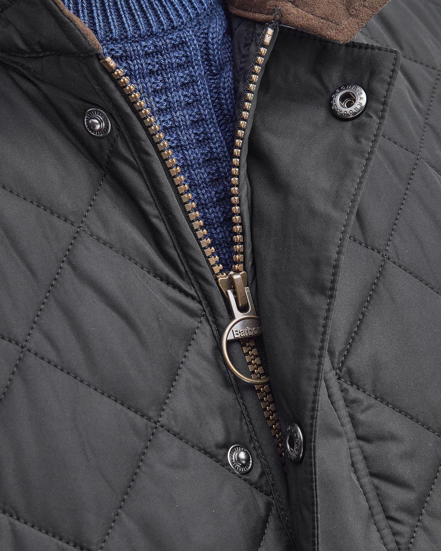 Gilet Barbour Lowerdale nero trapuntato a rombi con colletto in velluto marrone