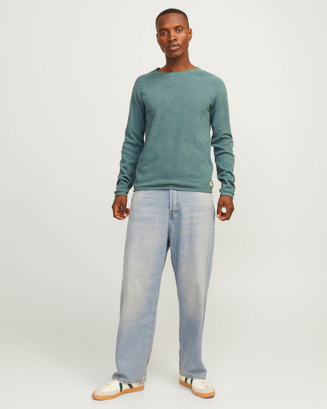 Maglia girocollo color acqua in puro cotone lavorato a punto pepe con maniche raglan