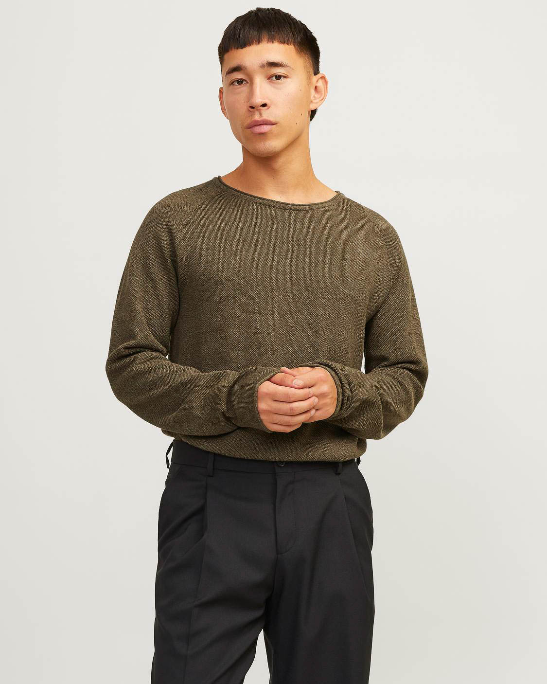 Maglia girocollo color fango in puro cotone lavorato a punto pepe con maniche raglan