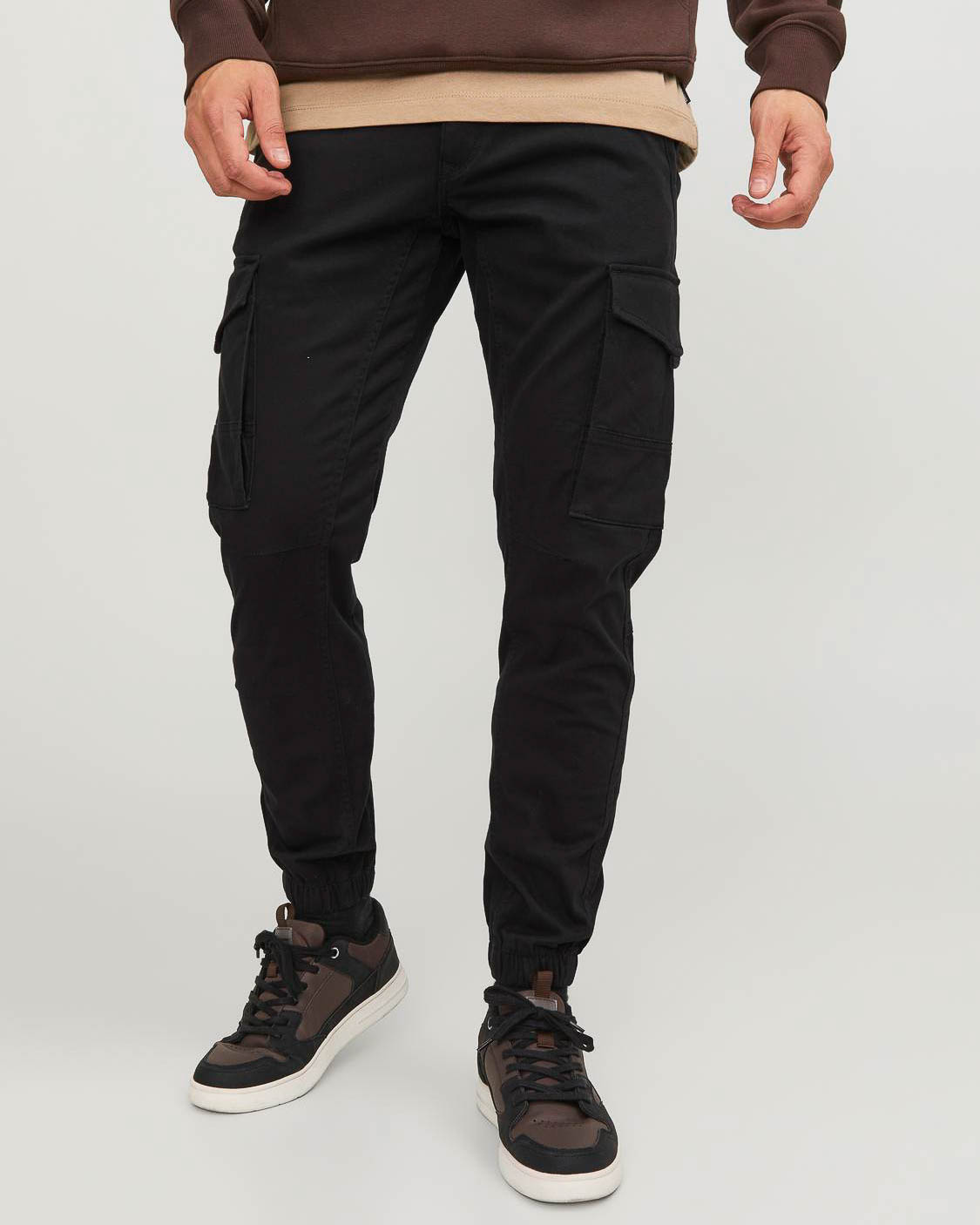 Pantalone cargo Jack & Jones slim-fit nero in cotone stretch con polsini alle caviglie