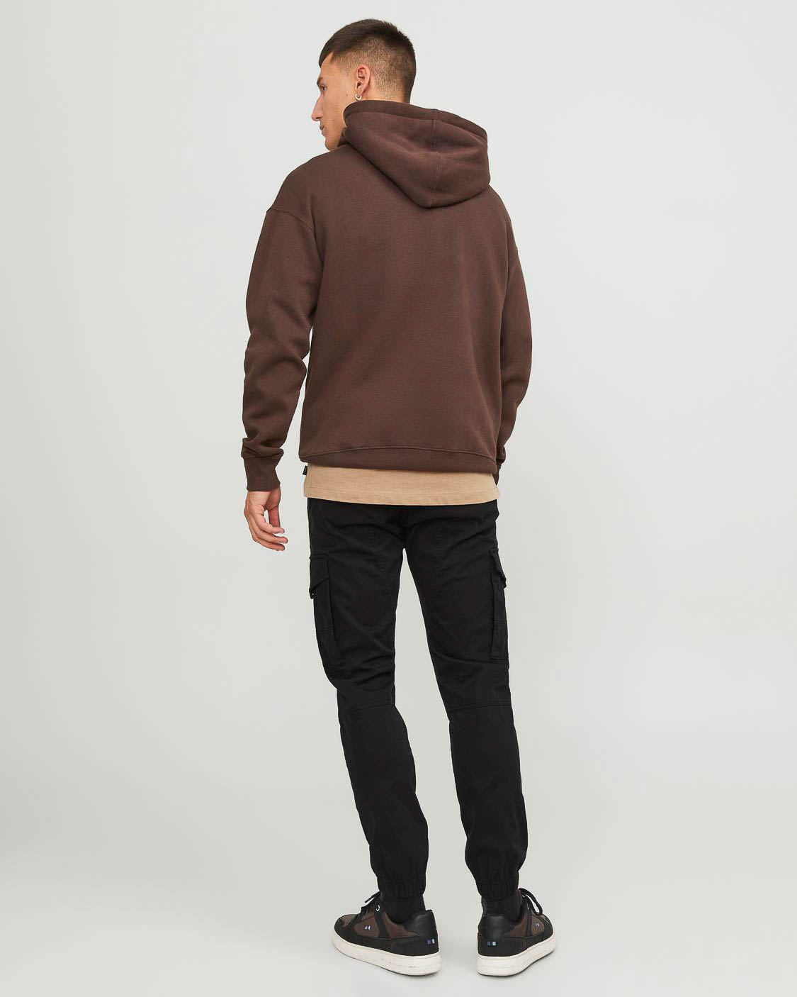 Pantalone cargo Jack & Jones slim-fit nero in cotone stretch con polsini alle caviglie image