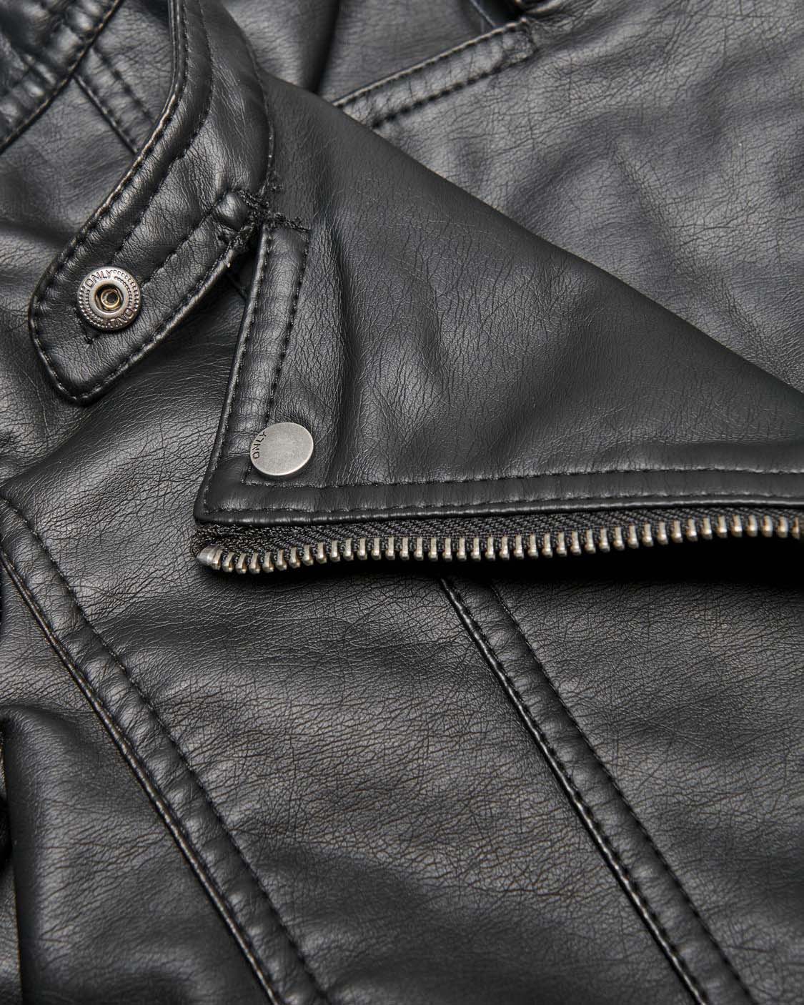 Giacca nera Kids Only in ecopellle con zip image