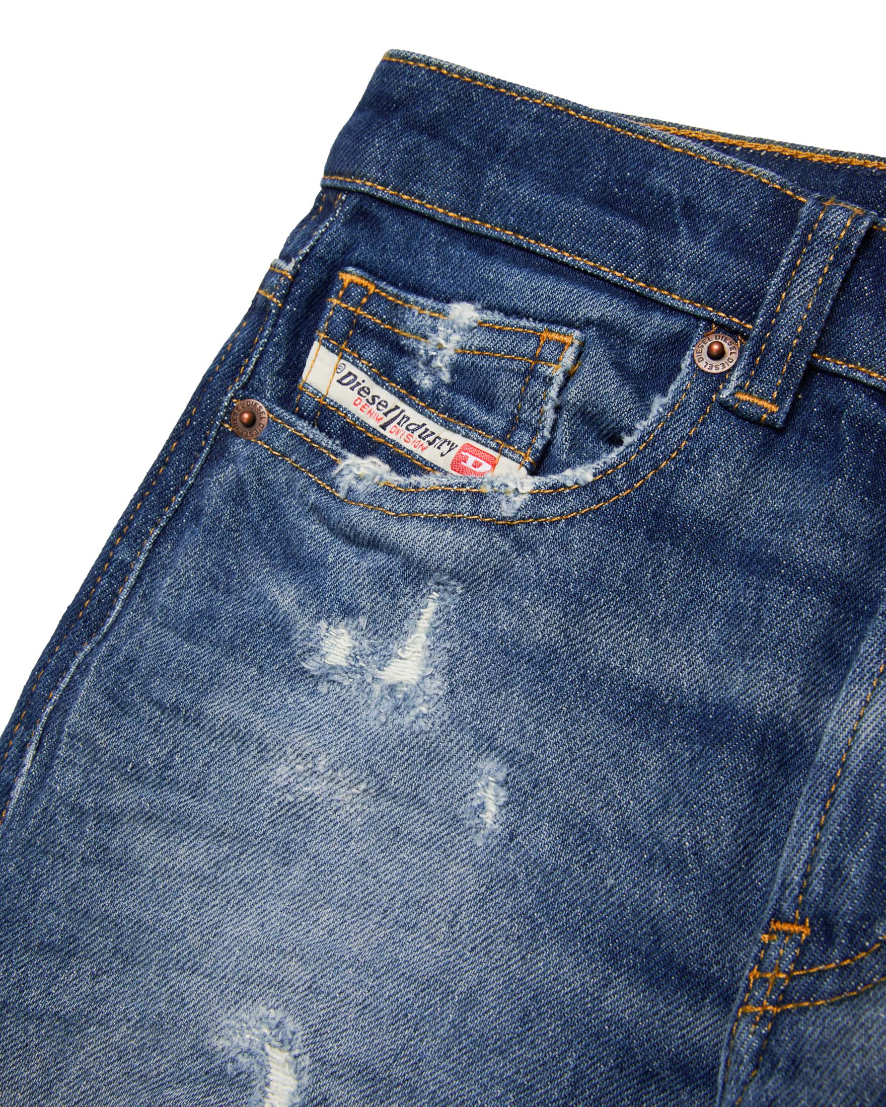 Jeans tapered a lavaggio medio stone washed in cotone stretch con abrasioni image