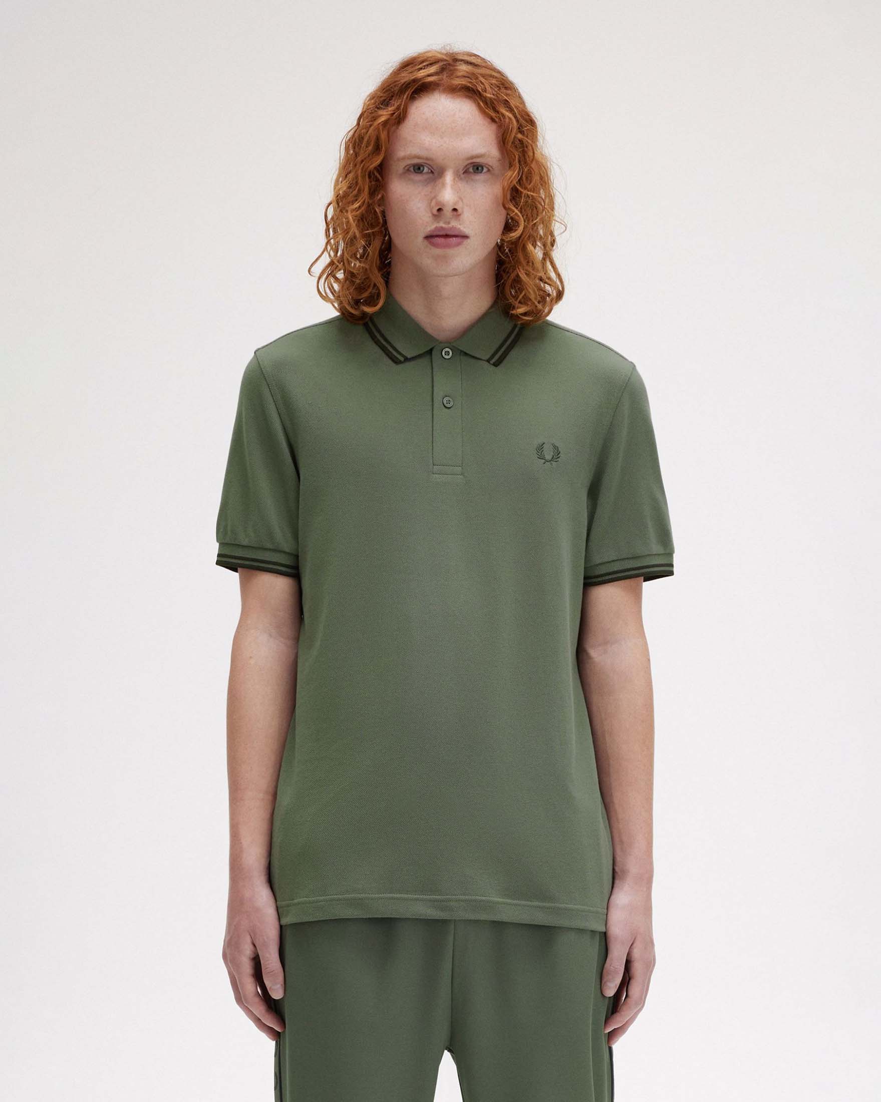 Polo Fred Perry verde militare mezza manica con bordino verde scuro