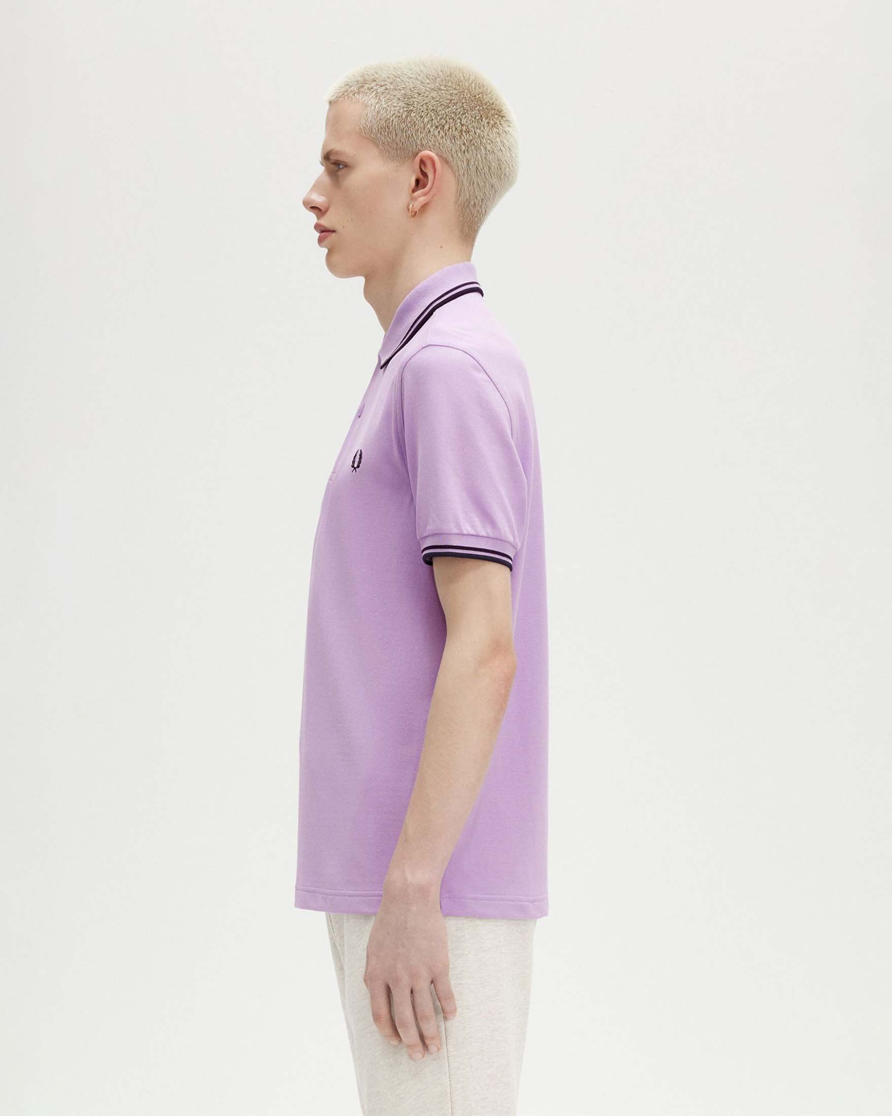 Polo lilla mezza manica con bordino blu image