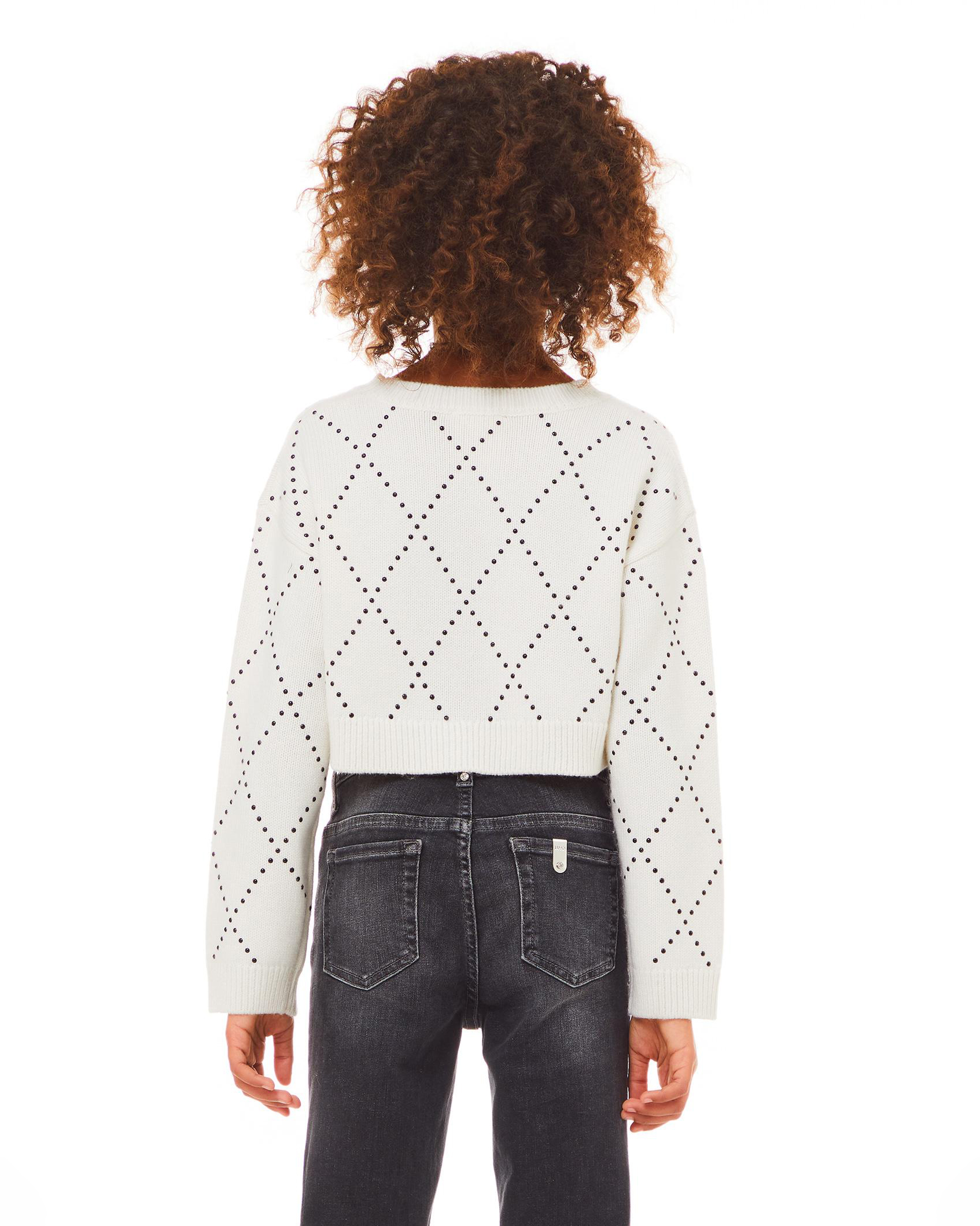 Maglia Liu Jo bianca cropped in lana e cashmere con borchiette nere a rombi image