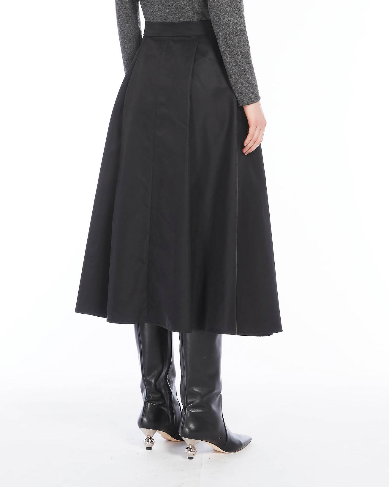 Gonna midi nera a portafoglio in twill tecnico antigoccia con cintura annodabile in vita