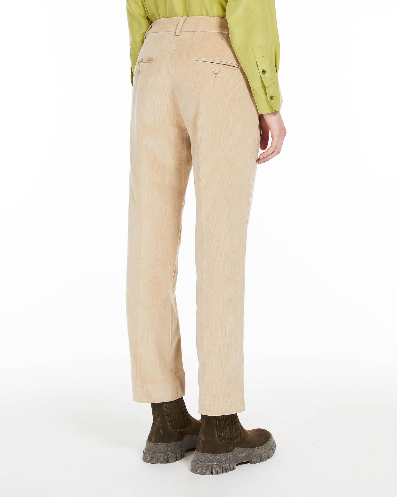 Pantaloni a trombetta color cacha in velluto millerighe di cotone stretch a vita alta con piega stirata image