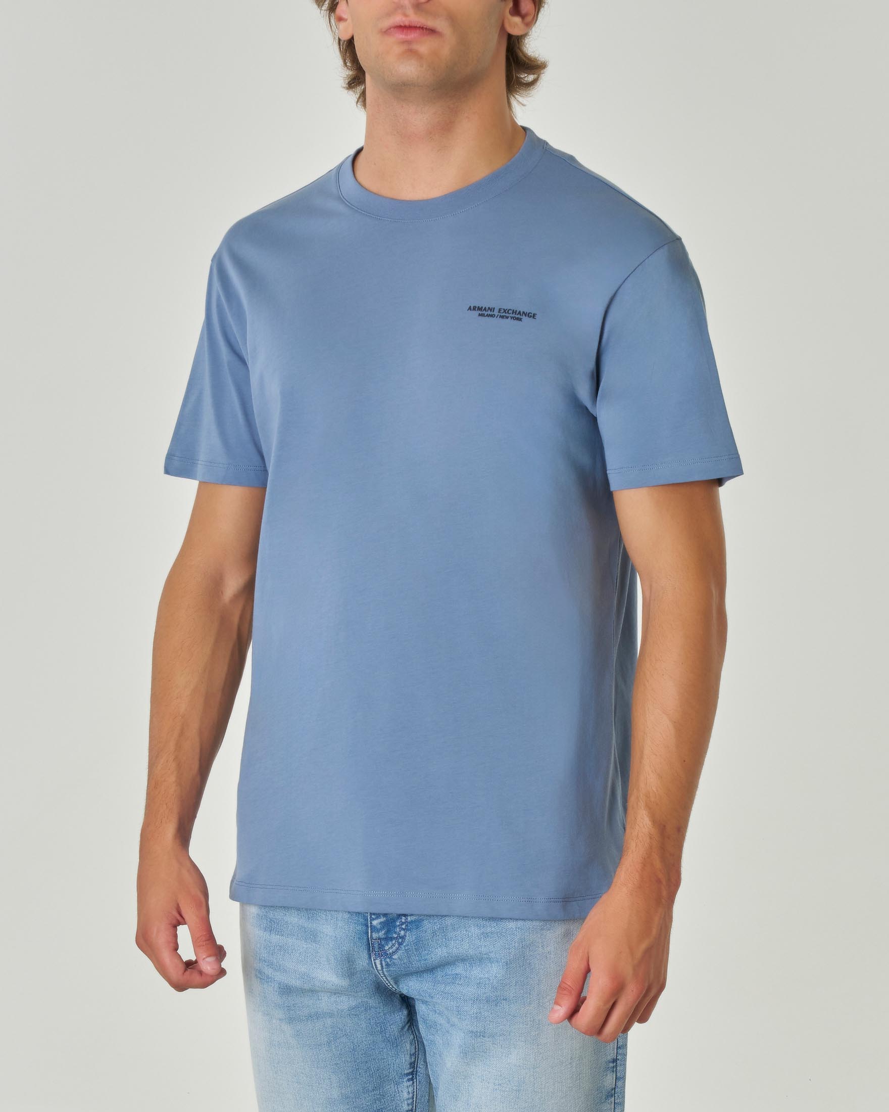 T-shirt avio mezza manica tinta unita con logo piccolo stampato sul petto