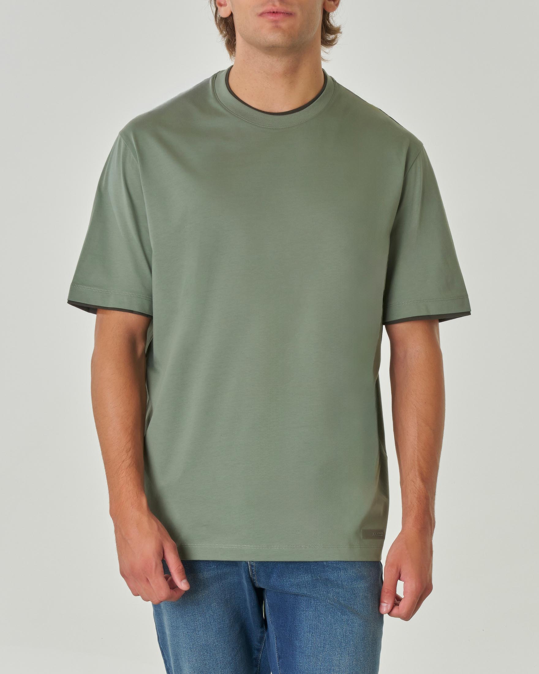 T-shirt verde militare mezza manica con inserto su collo e maniche in contrasto