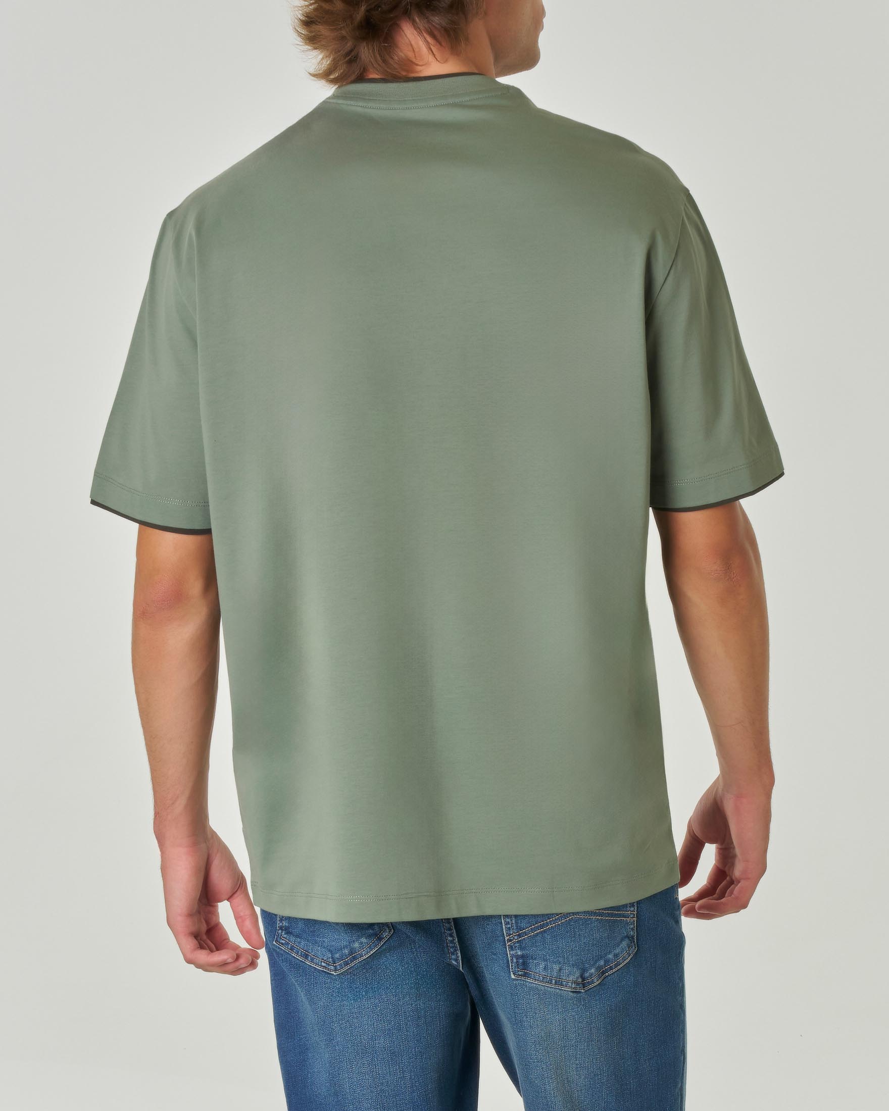 T-shirt verde militare mezza manica con inserto su collo e maniche in contrasto