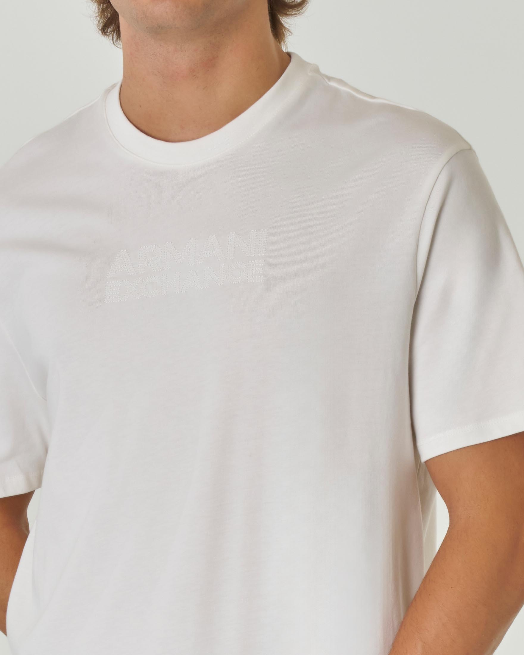 T-shirt bianca mezza manica con logo scritta in tono ricamata davanti image