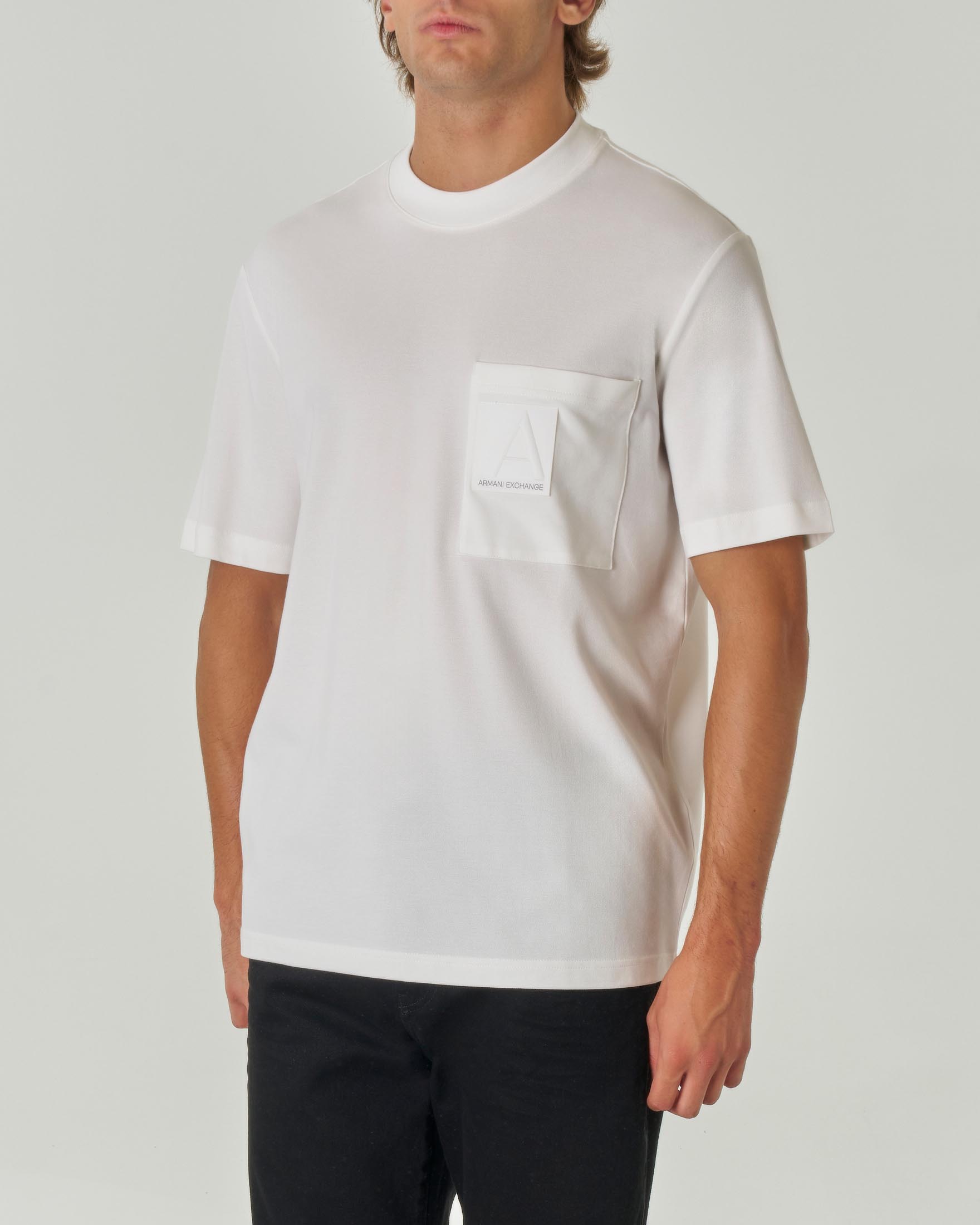 T-shirt bianca in micro piquè di cotone stretch con taschino al petto