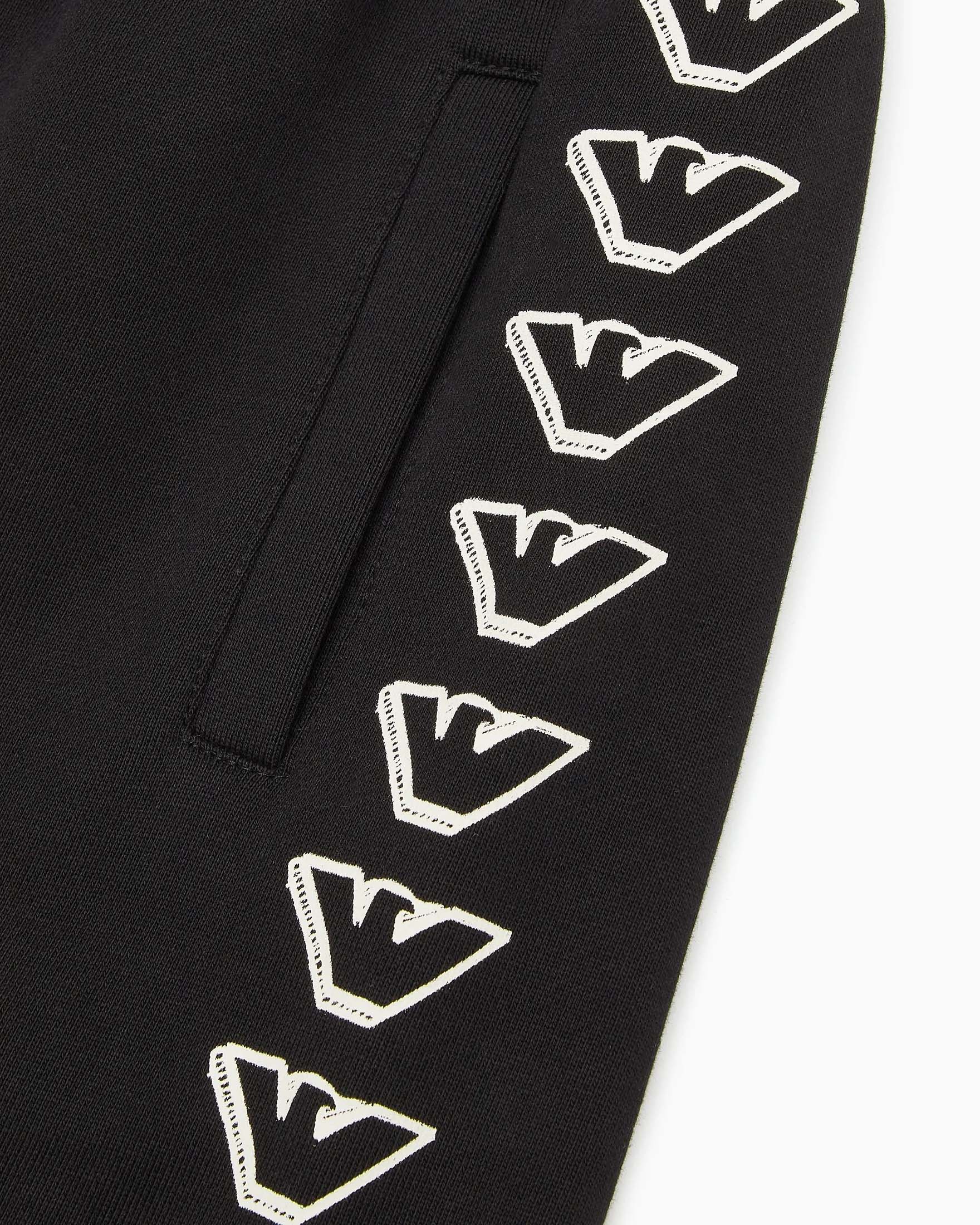 Jogger Emporio Armani in felpa di cotone nera con stampa grafica aquile bianche image