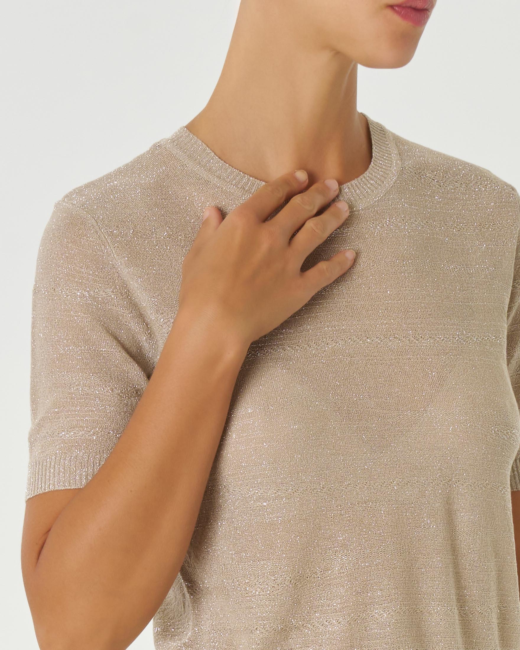 Maglia color oro in misto viscosa con inserti in lurex a maniche corte