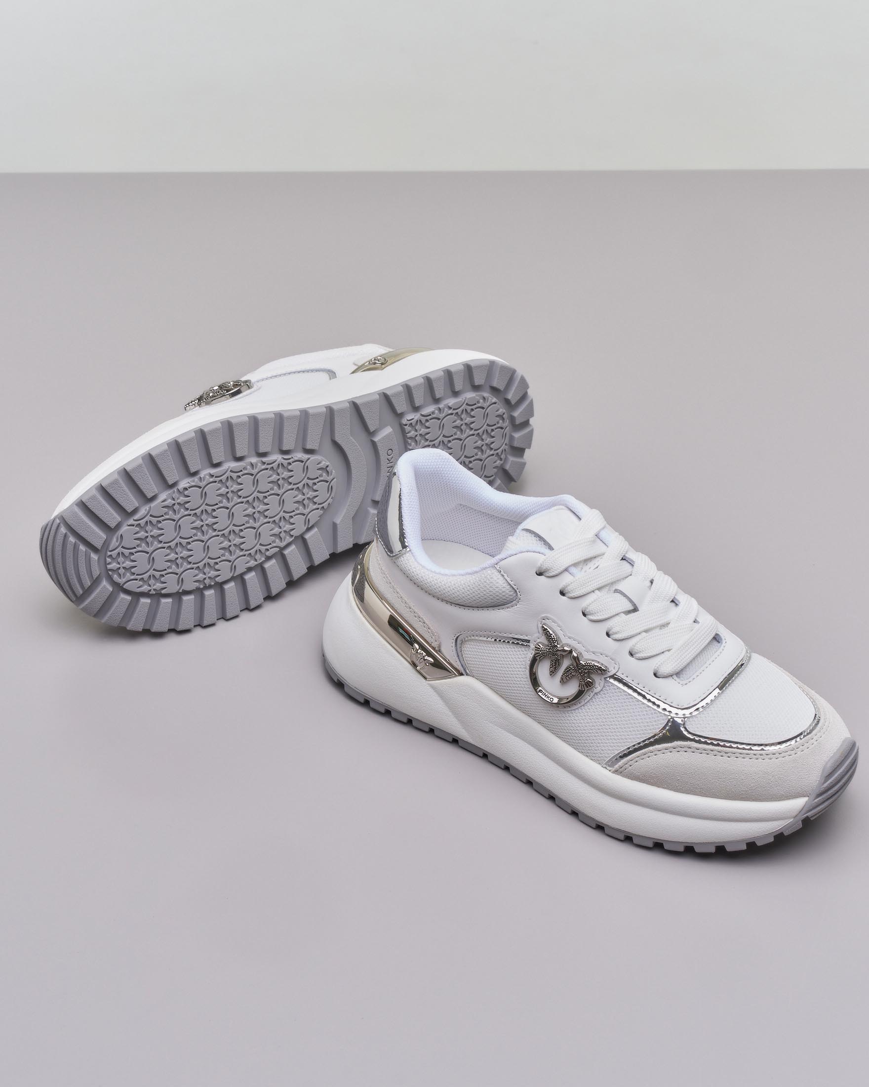 Sneakers bianche in mesh con punta in pelle scamosciata e fibbia Love Birds argento ai lati