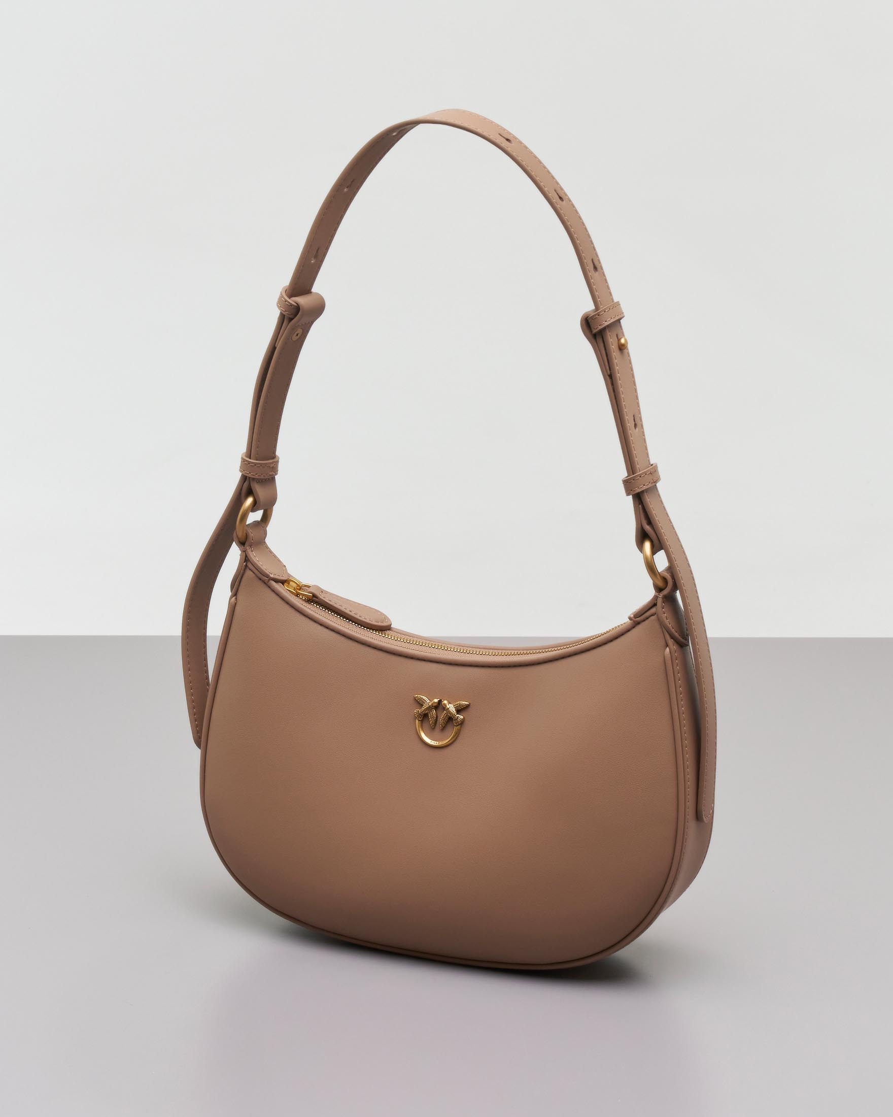 Mini Love Bag Half Moon in pelle liscia color cammello con logo Love Birds dorato in metallo frontale