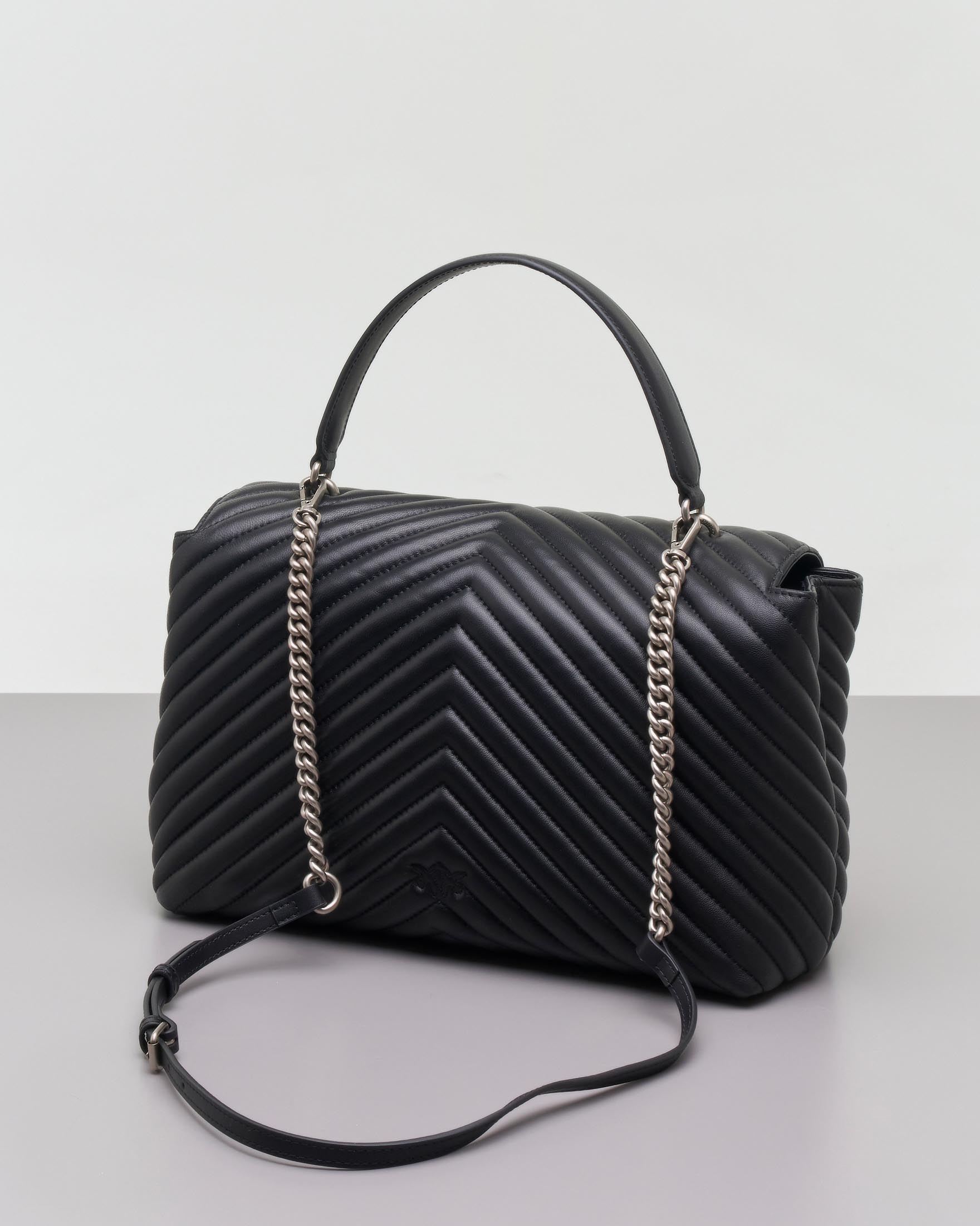 Maxi Lady Bag Pinko in pelle nera con motivo a chevron e manico a mano e fibbia Love Birds argento