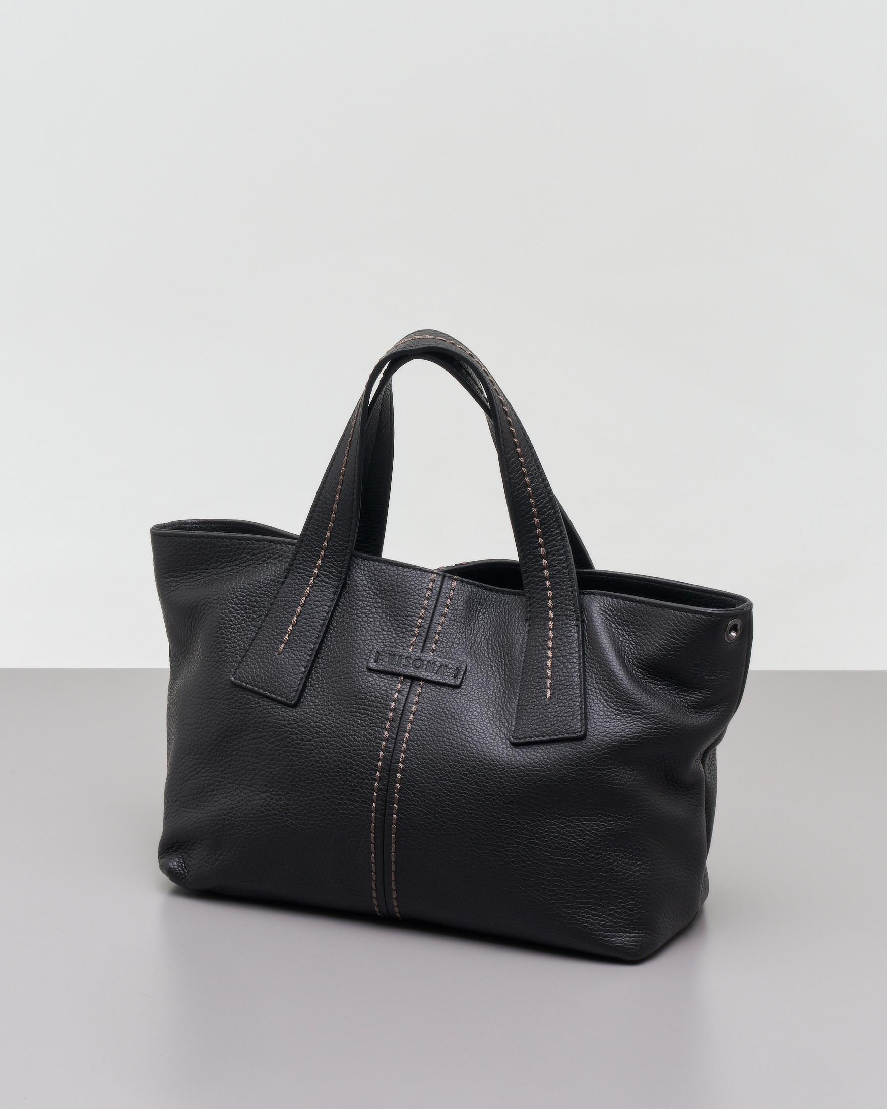 Shopping bag nera in pelle martellata con impunture a vista tono