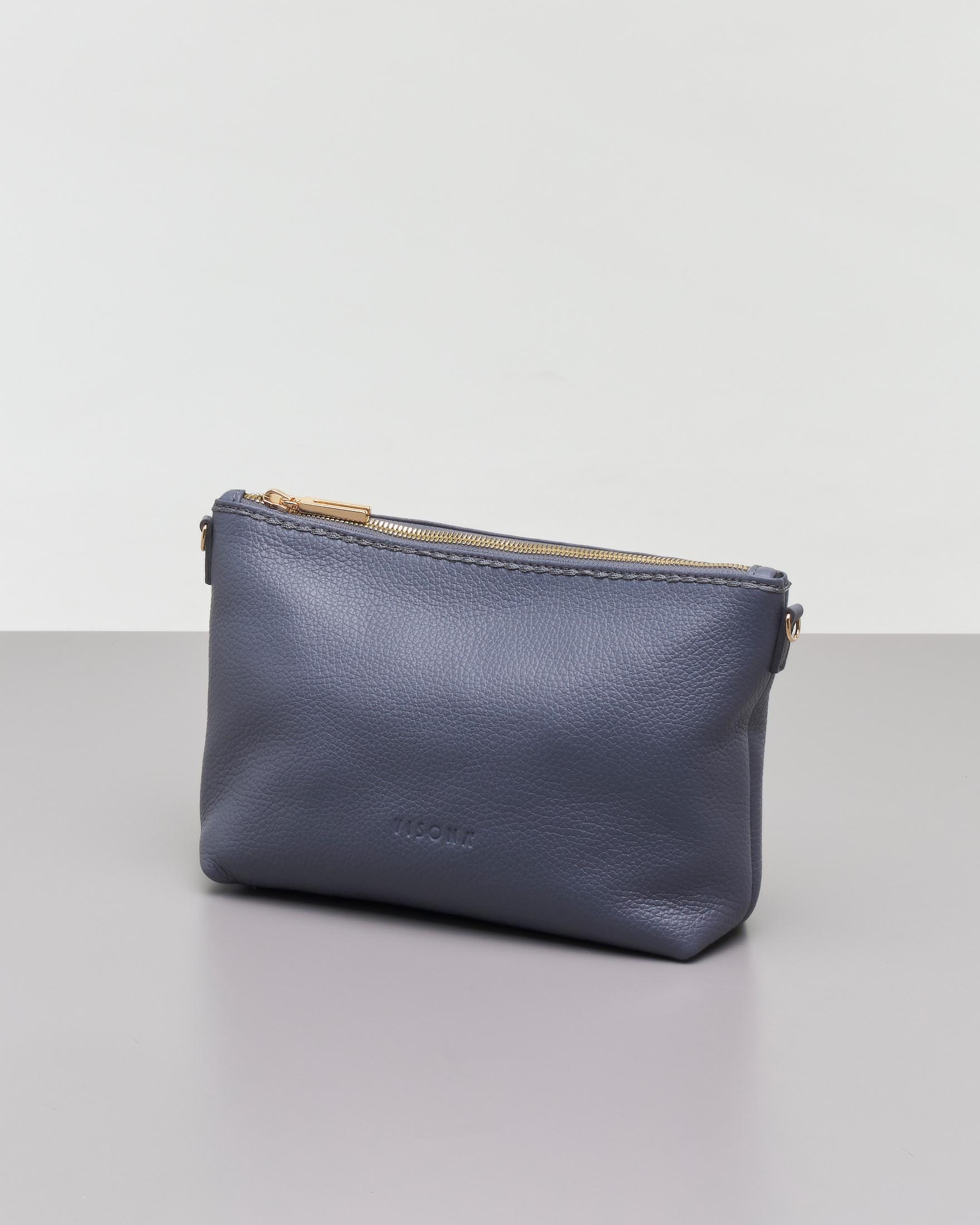 Borsa a busta color avio in pelle martellata con tracolla removibile