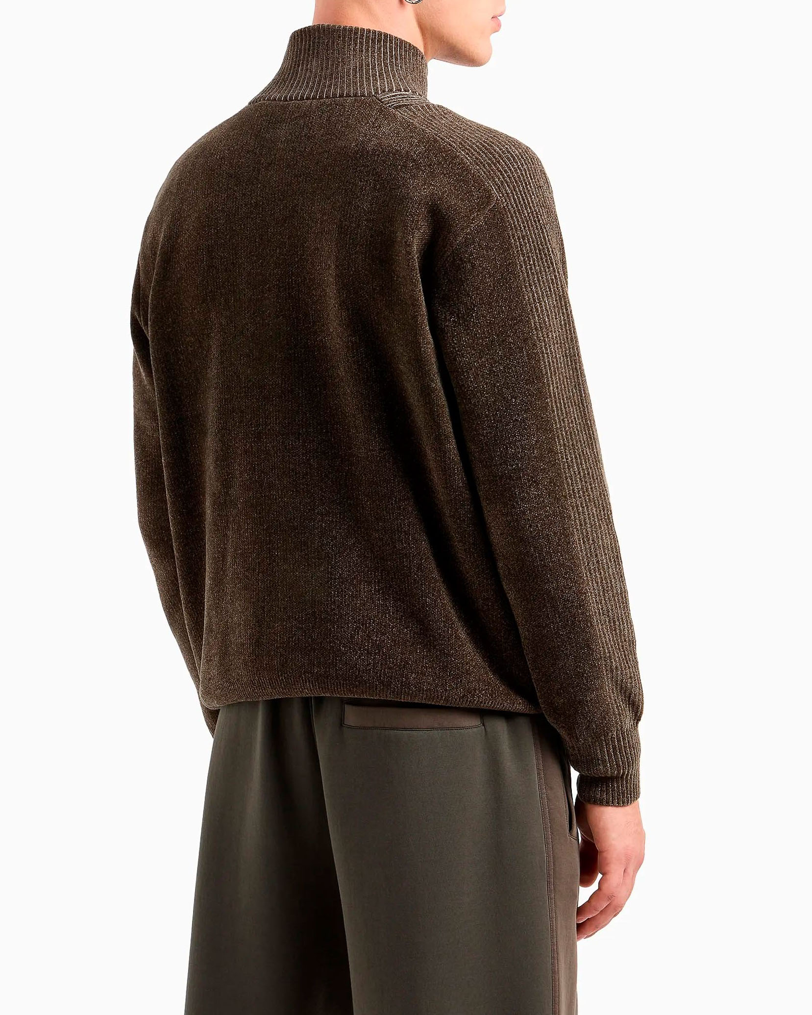 Maglia verde militare in ciniglia con apertura a mezza zip e lavorazione a righe image