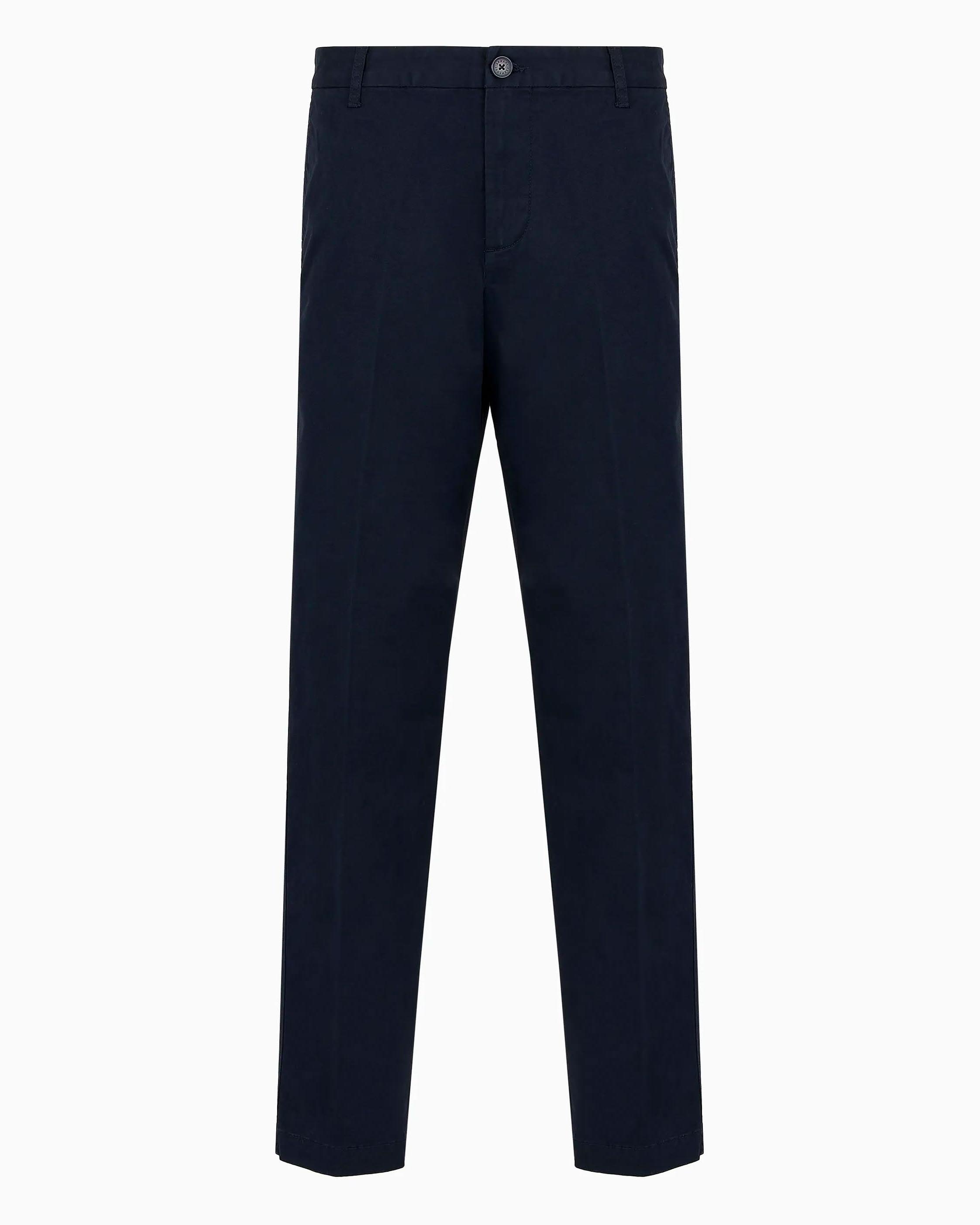 Pantalone blu carrot fit in gabardina di cotone stretch con pinces