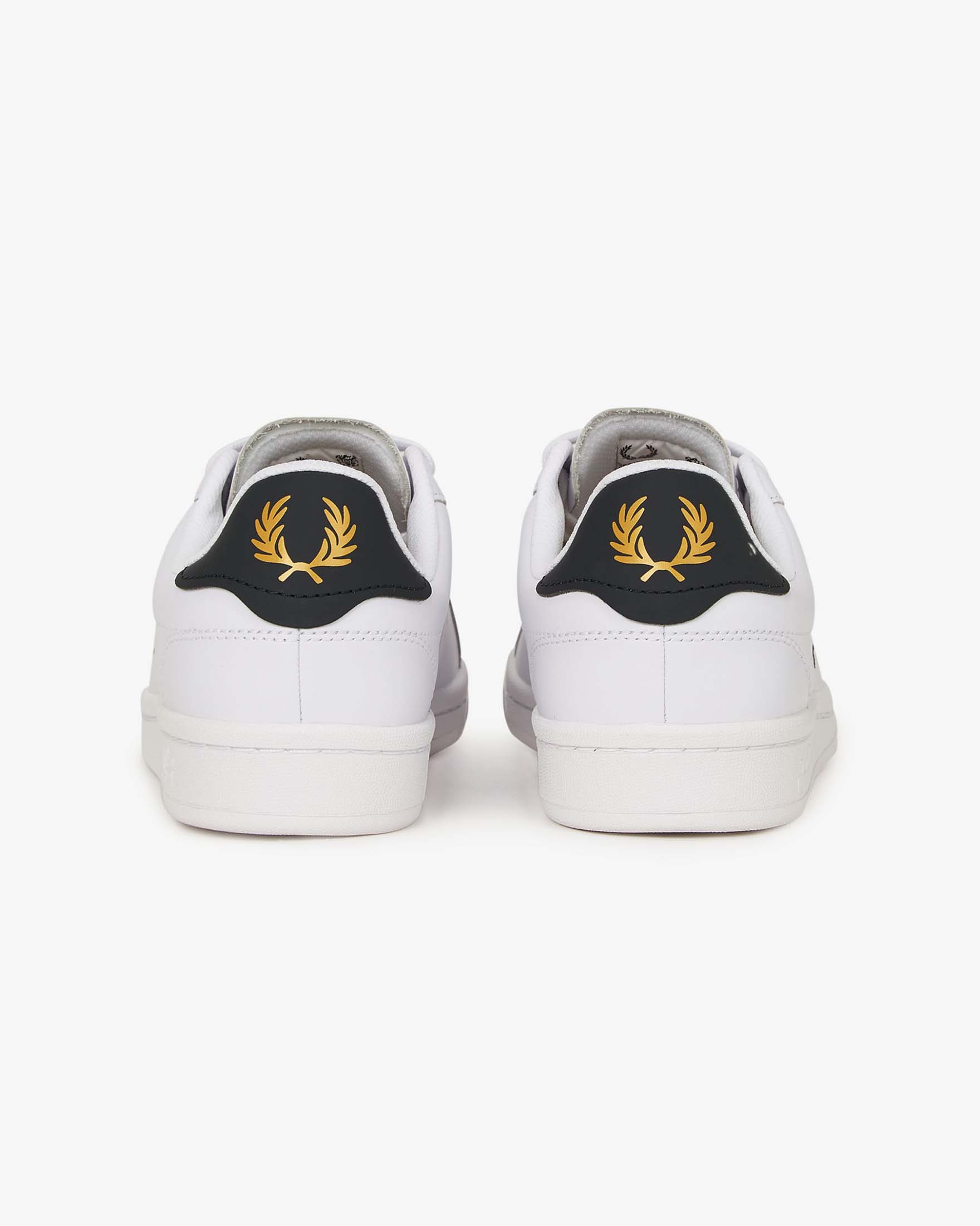 Sneakers Fred Perry bianche in pelle con tallone e logo blu