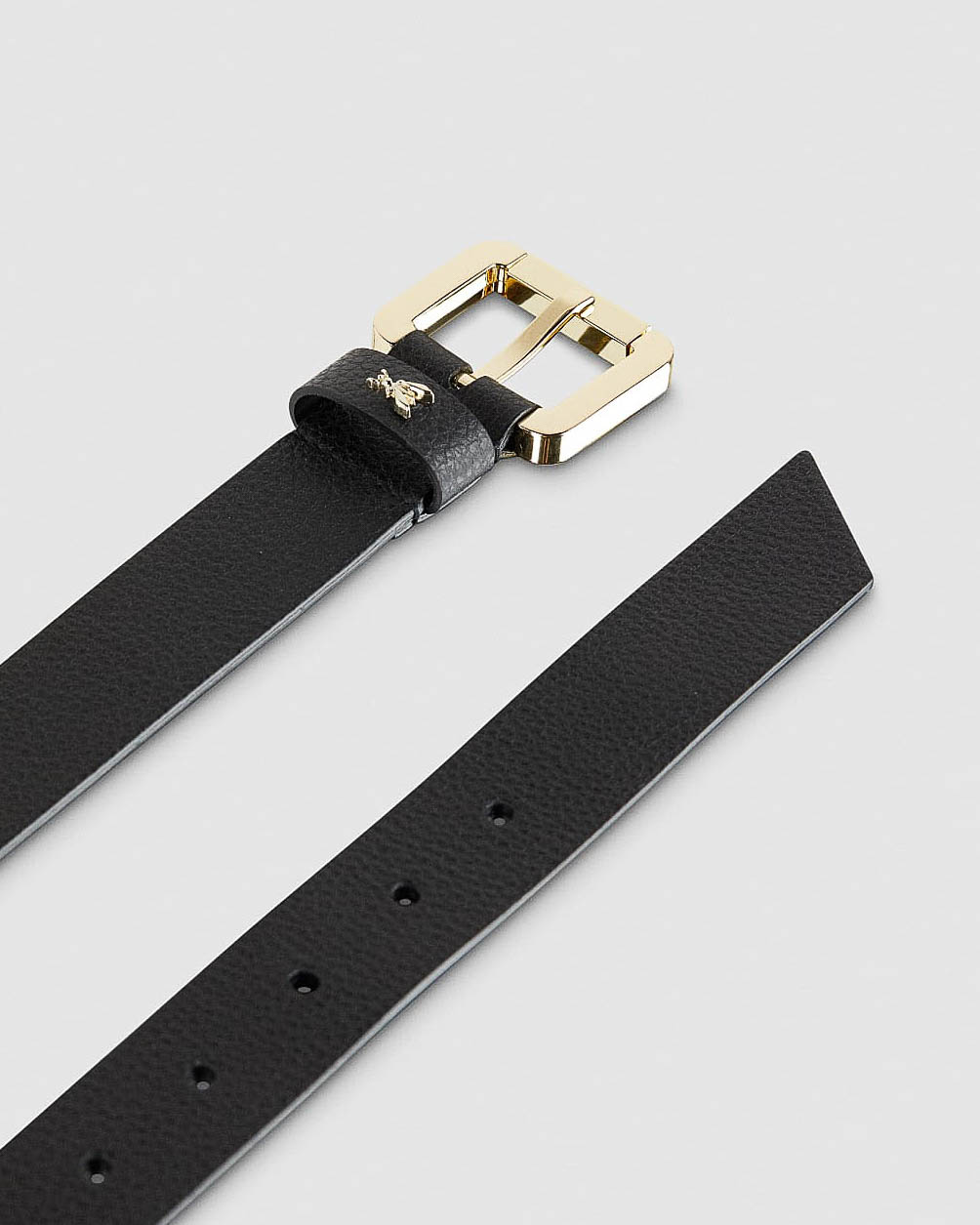 Cintura nera in pelle Patrizia Pepe con fibbia dorata con scritta logo impressa e Fly applicata sul davanti image