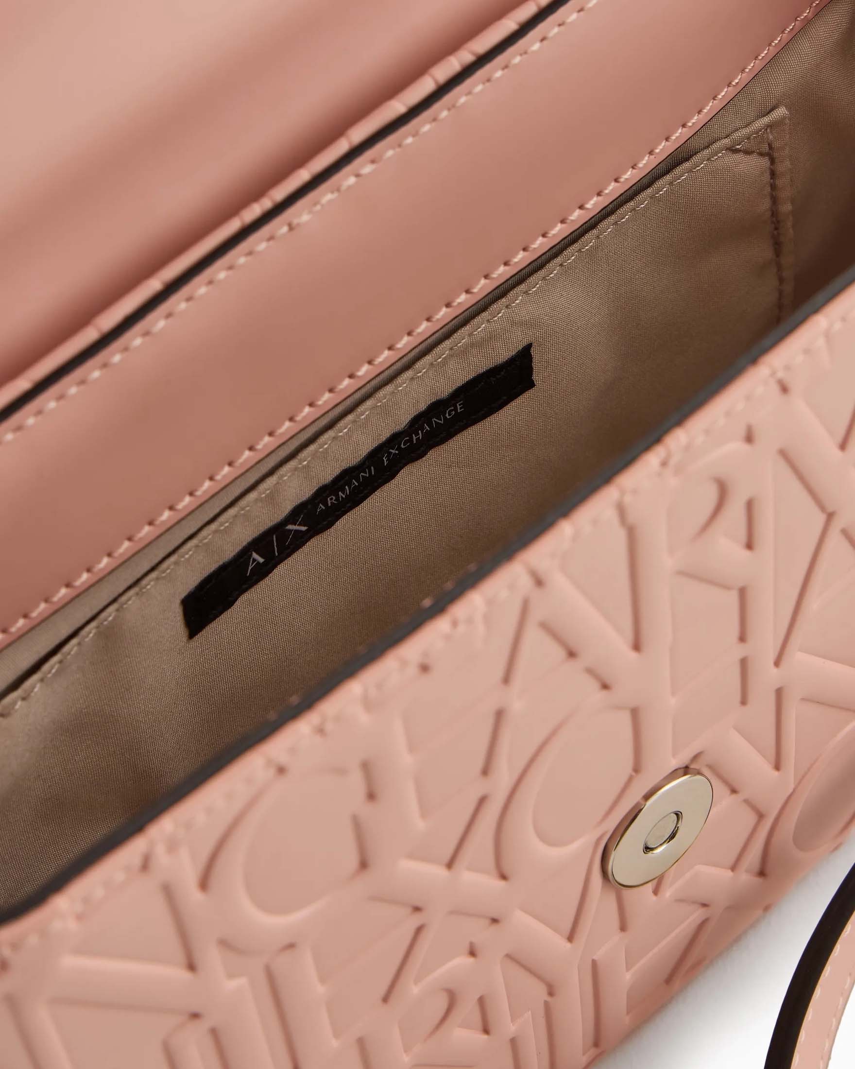 Cross bag rosa in similpelle effetto vernice con scritte logo all over con chiusura a patella image