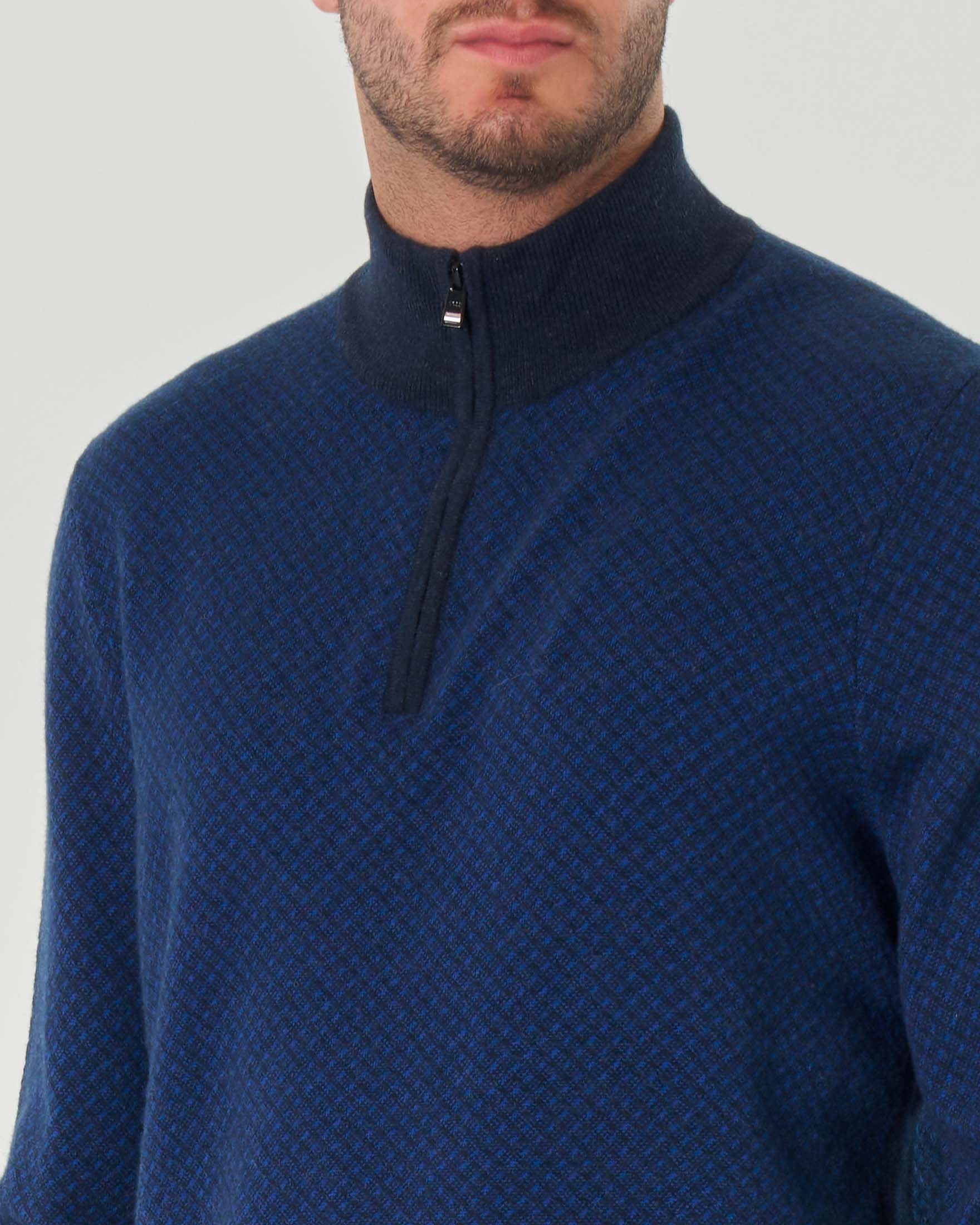 Maglia blu Eltorino regular-fit in lana e cotone a motivo jacquard con collo alto e cerniera image