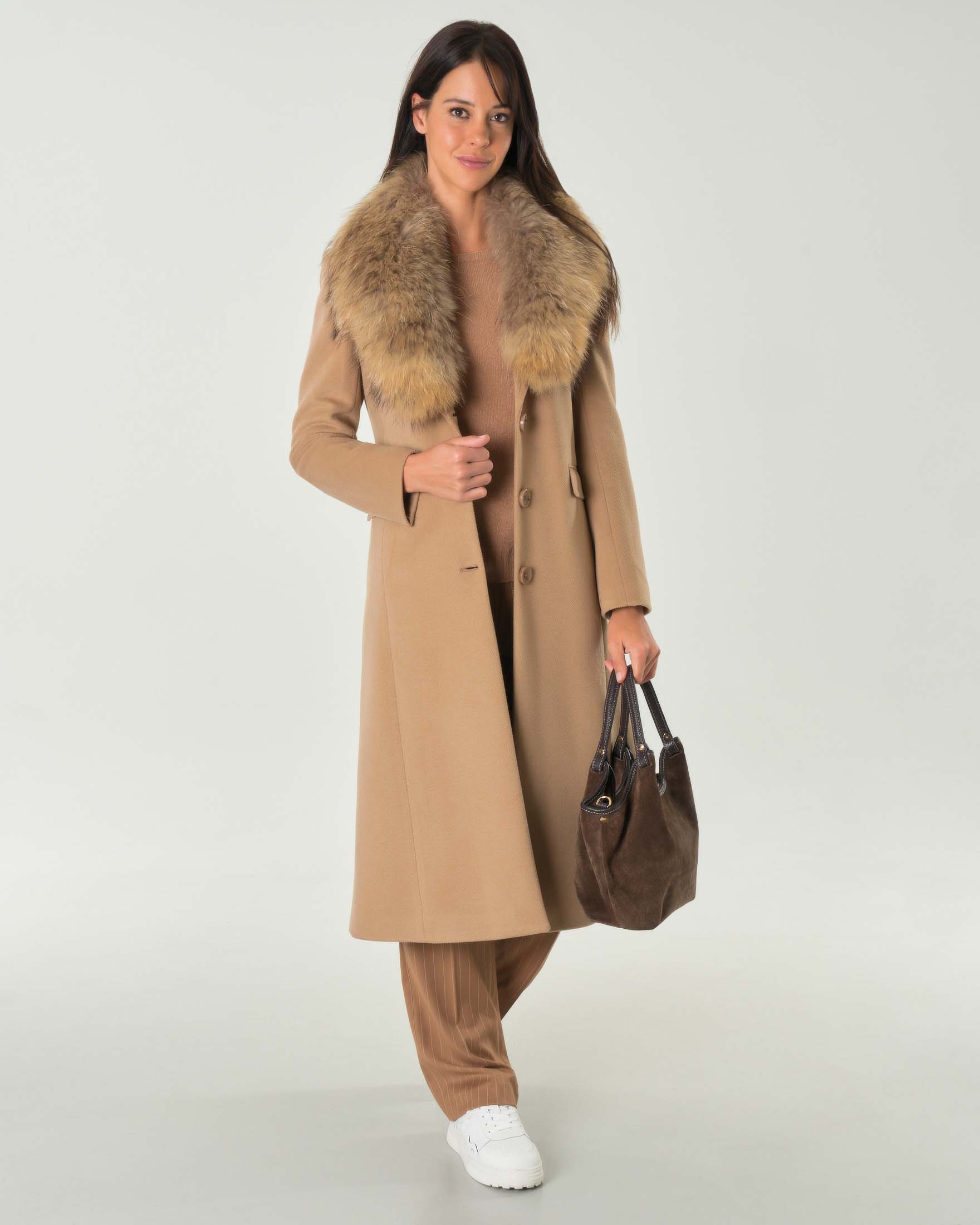Cappotto lungo color cammello in tessuto effetto lana dal taglio maschile con pelliccia removibile